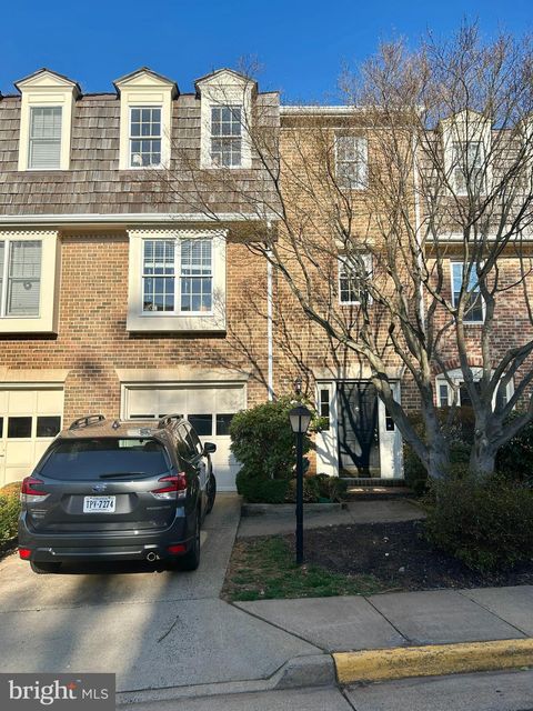 2941 OAKBOROUGH SQUARE OAKTON VA 22124