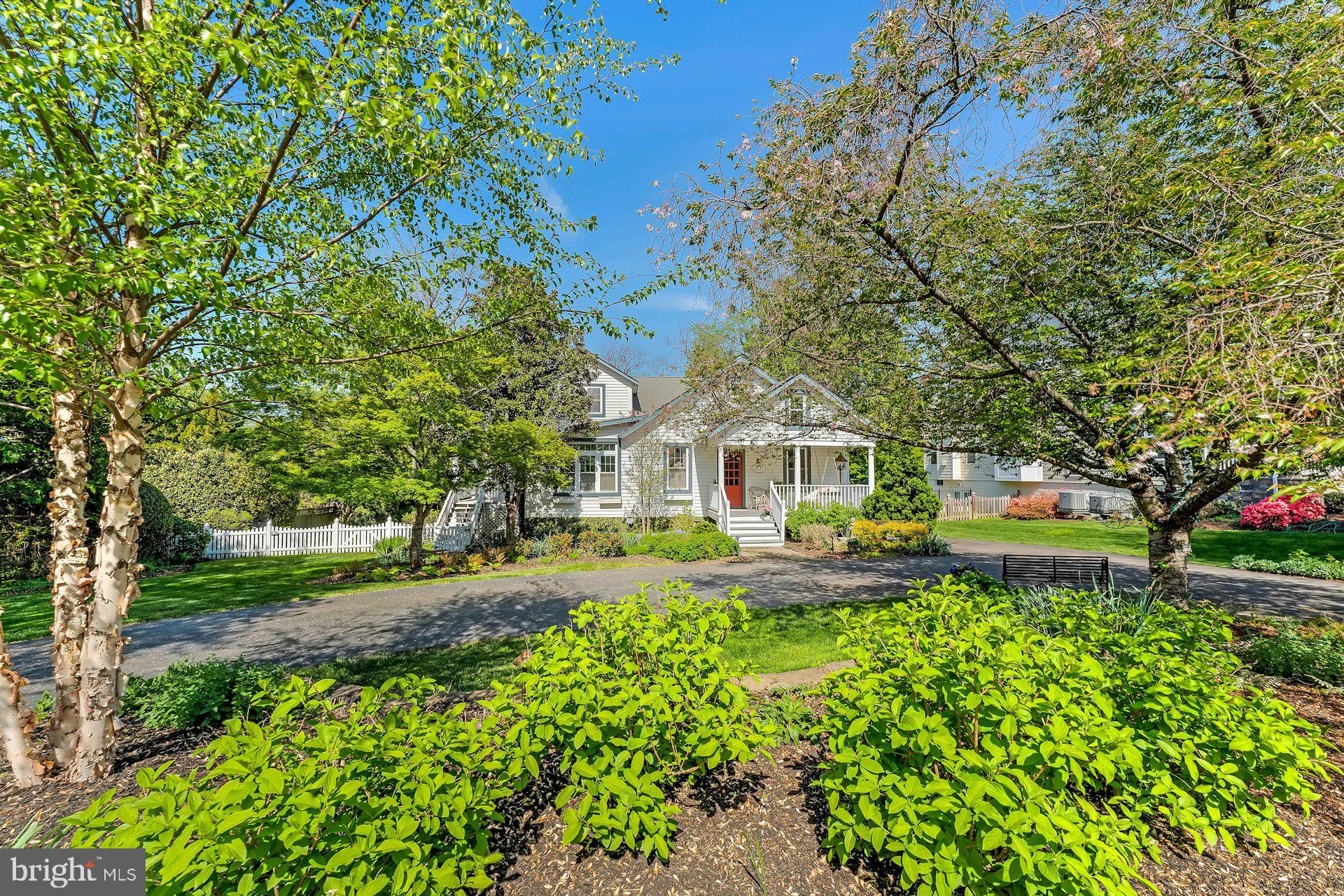 2731 HIDDEN ROAD