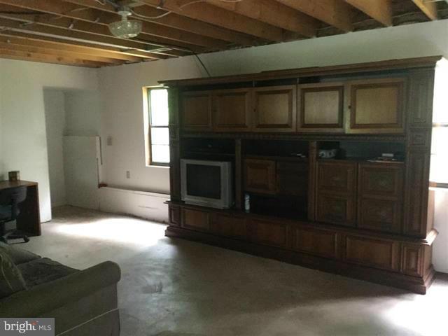 PINECREST - Residential