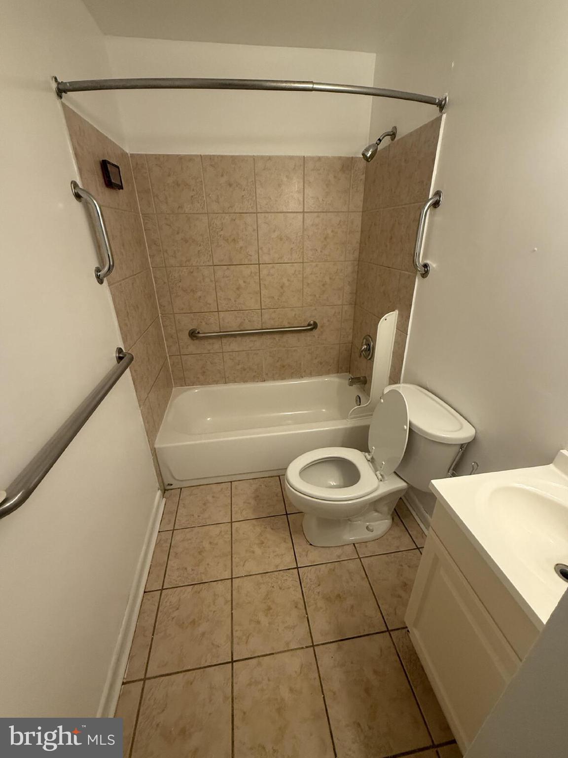 HOLLINS MARKET - Residential Lease