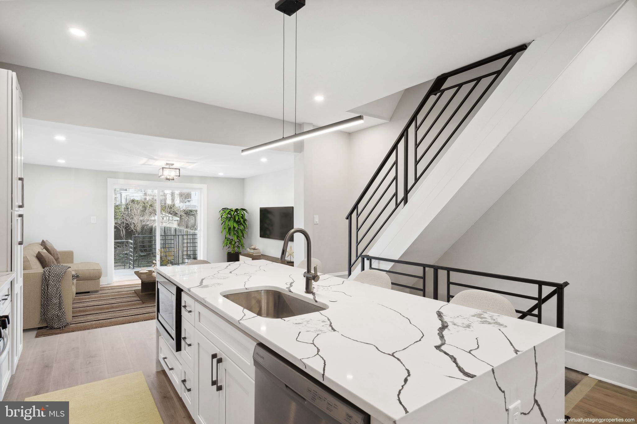 ROXBOROUGH - Residential