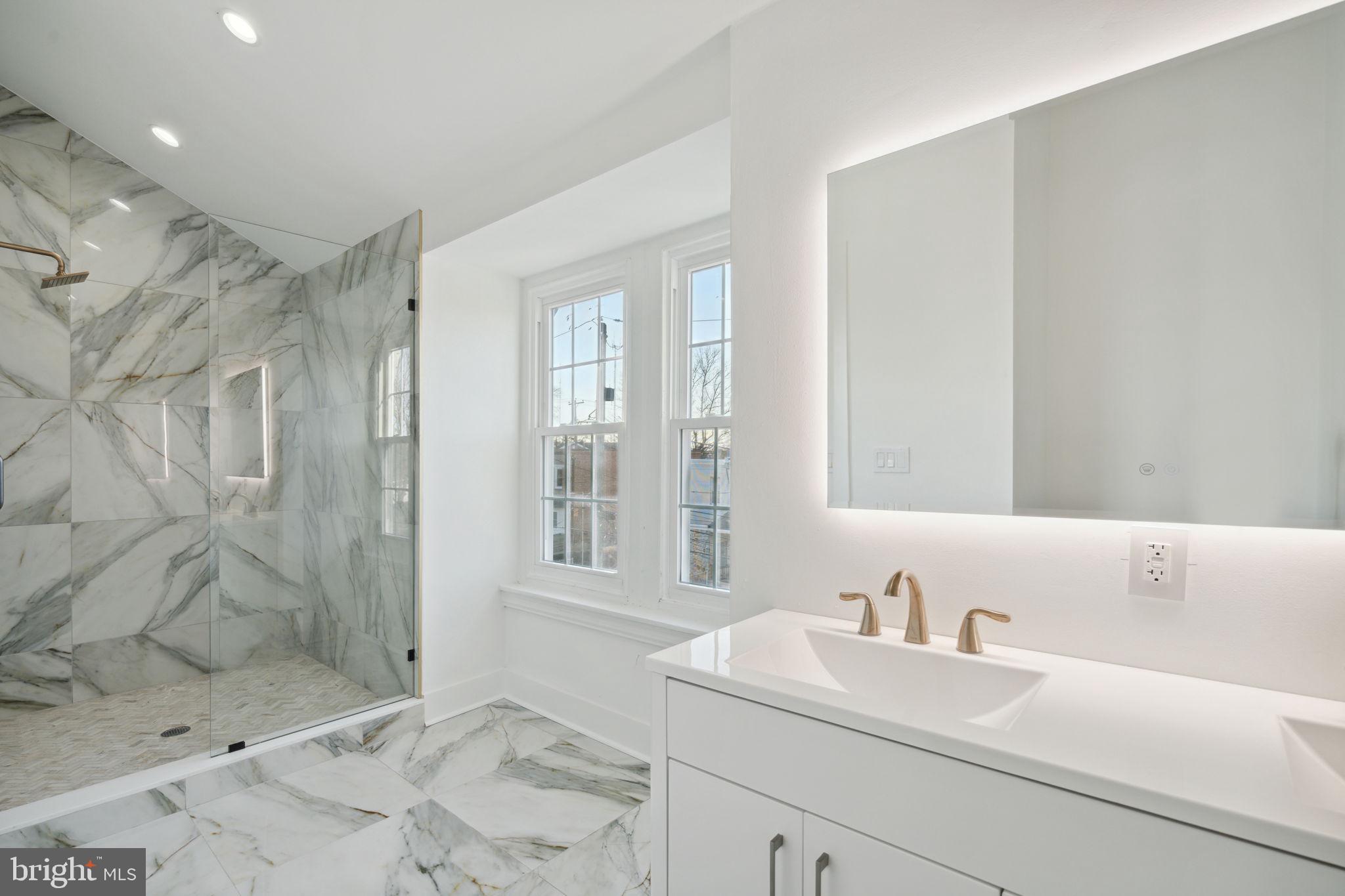 ROXBOROUGH - Residential