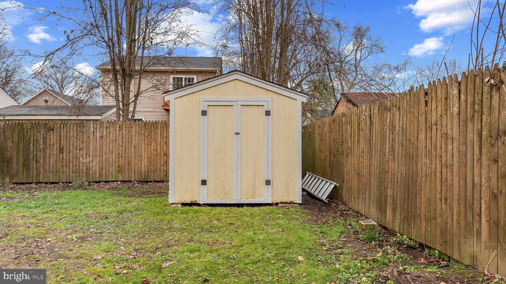 AVALON SHORES - Residential