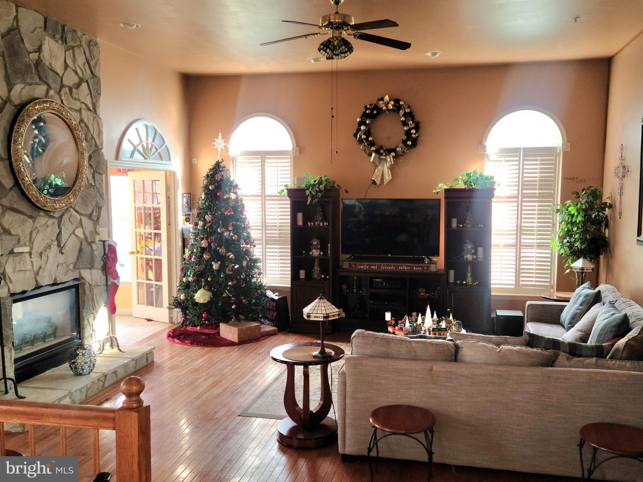 EAST HAMPTON - Residential