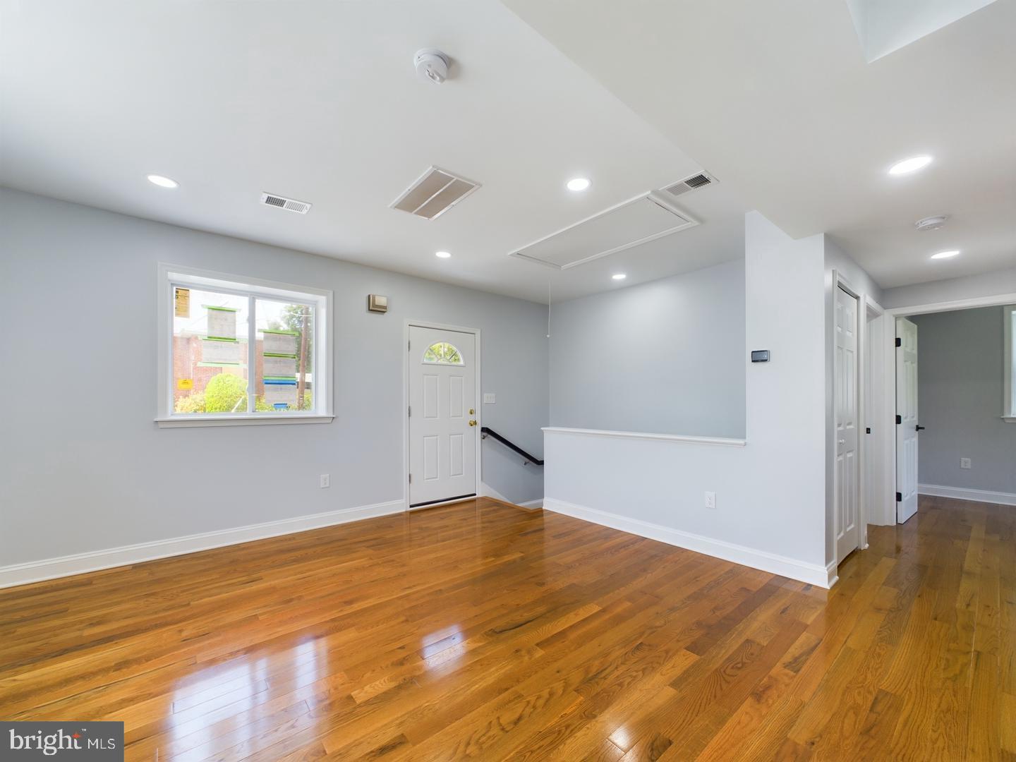 8601 A 49TH AVENUE