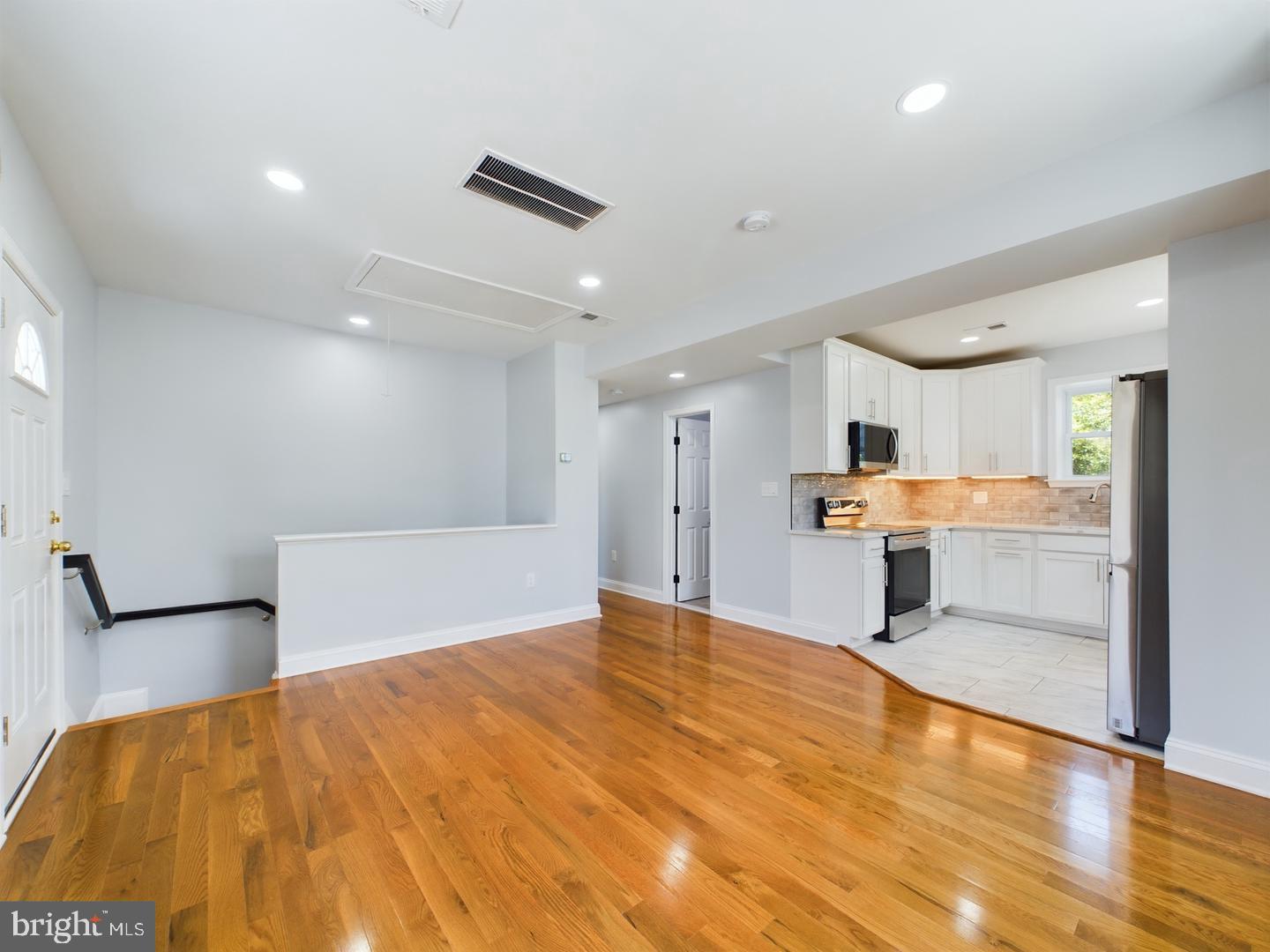 8601 A 49TH AVENUE