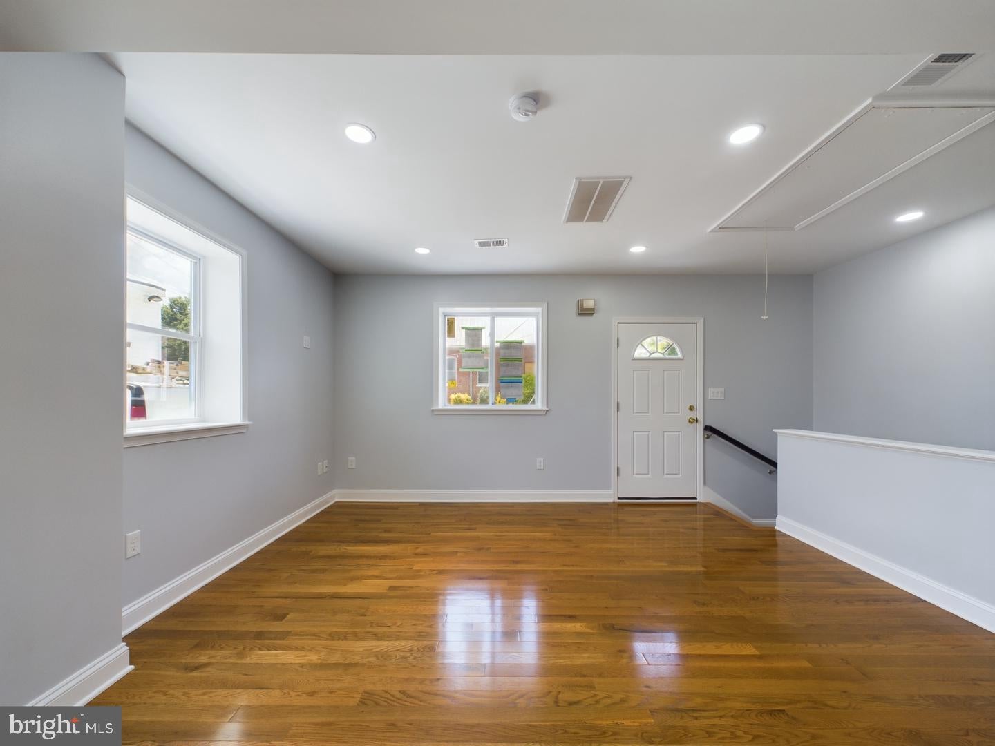 8601 A 49TH AVENUE