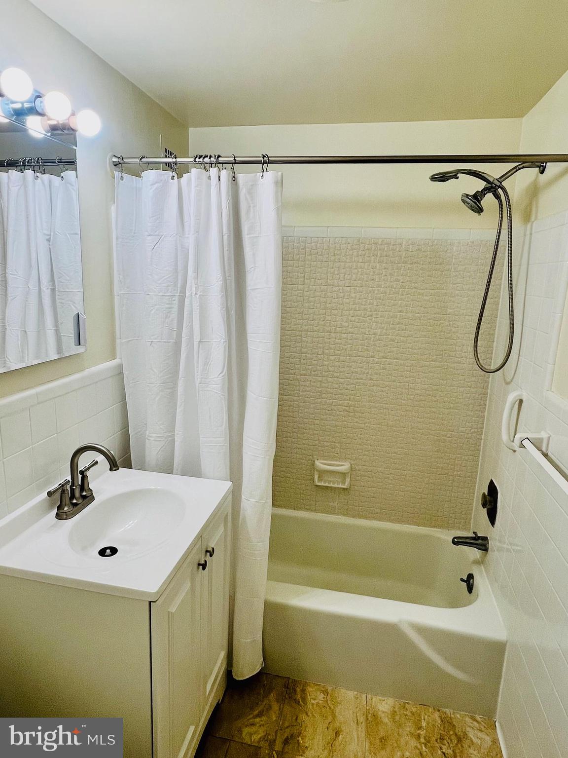 GROSVENOR PARK - Residential Lease