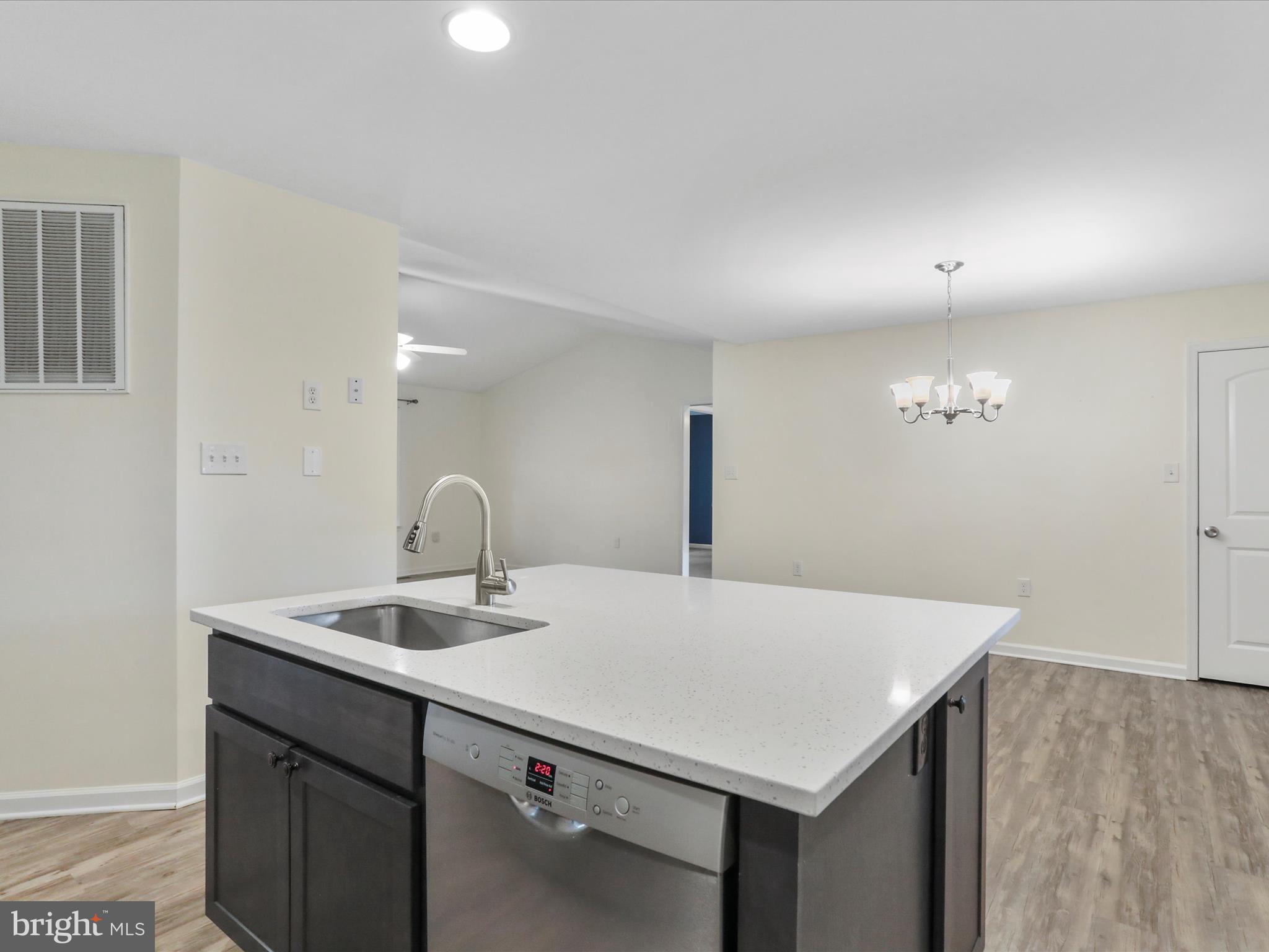 MOUNTAIN VIEW - Residential Lease