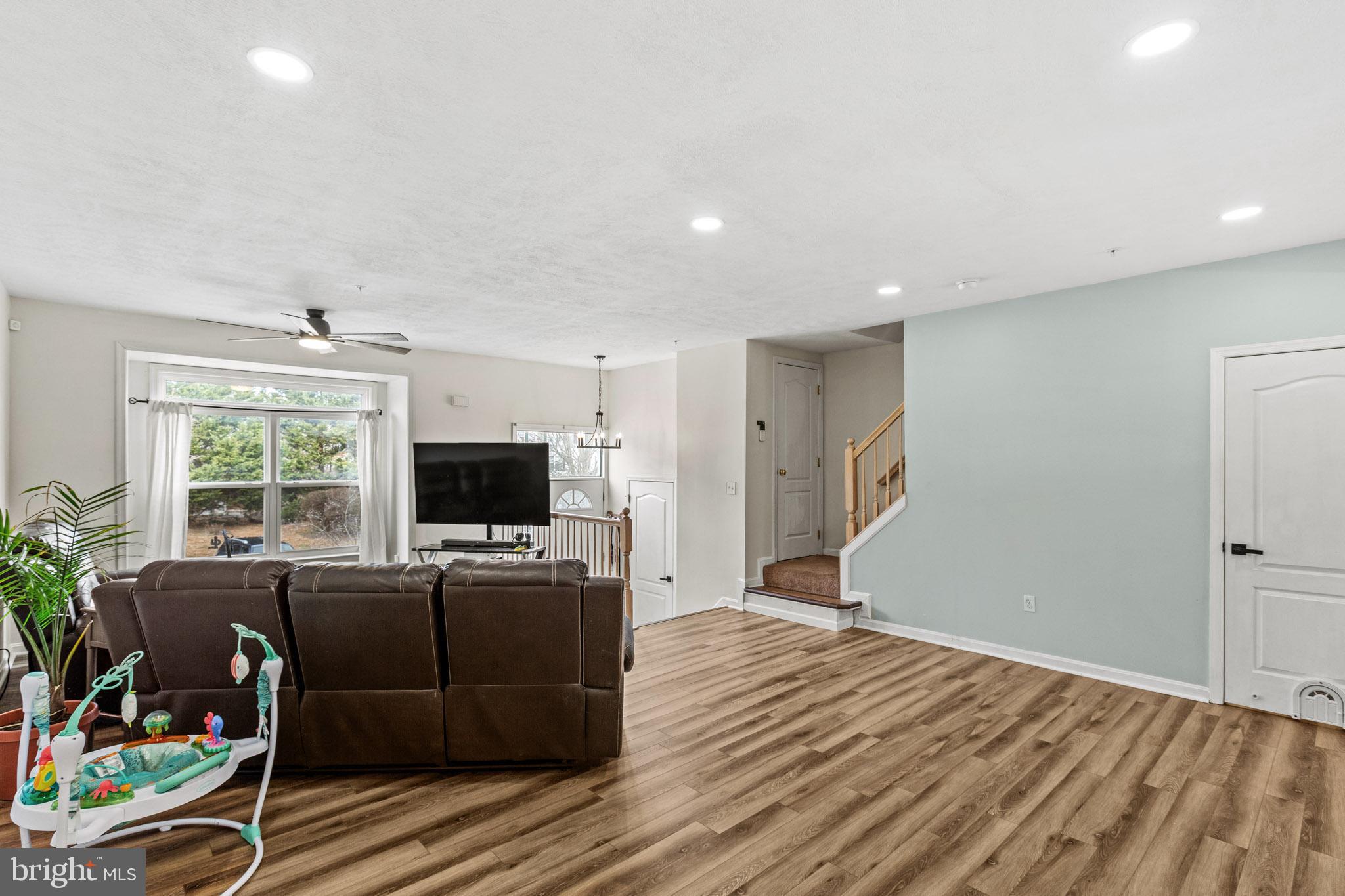 VILLAS ON WATERS EDGE - Residential