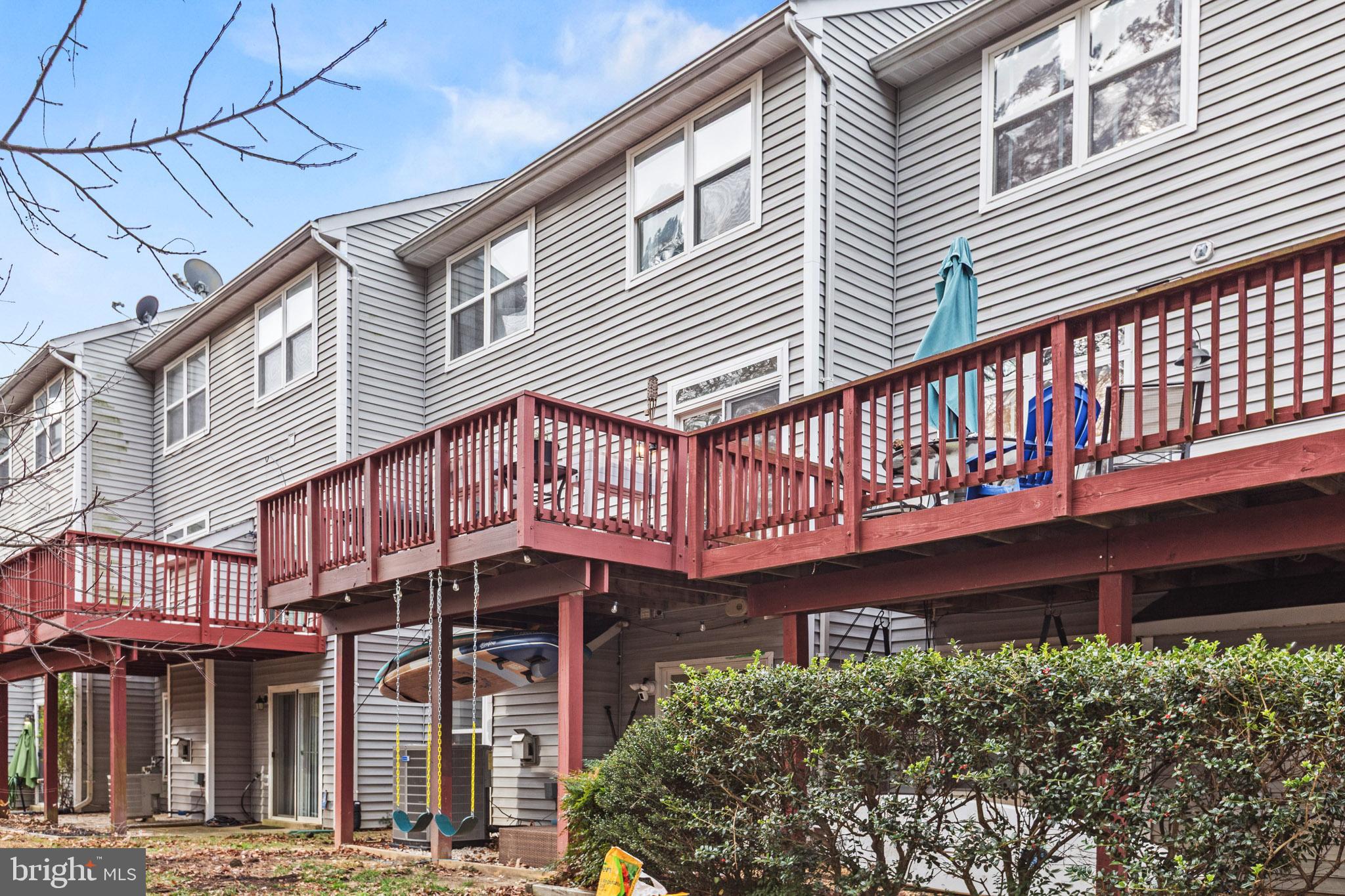 VILLAS ON WATERS EDGE - Residential