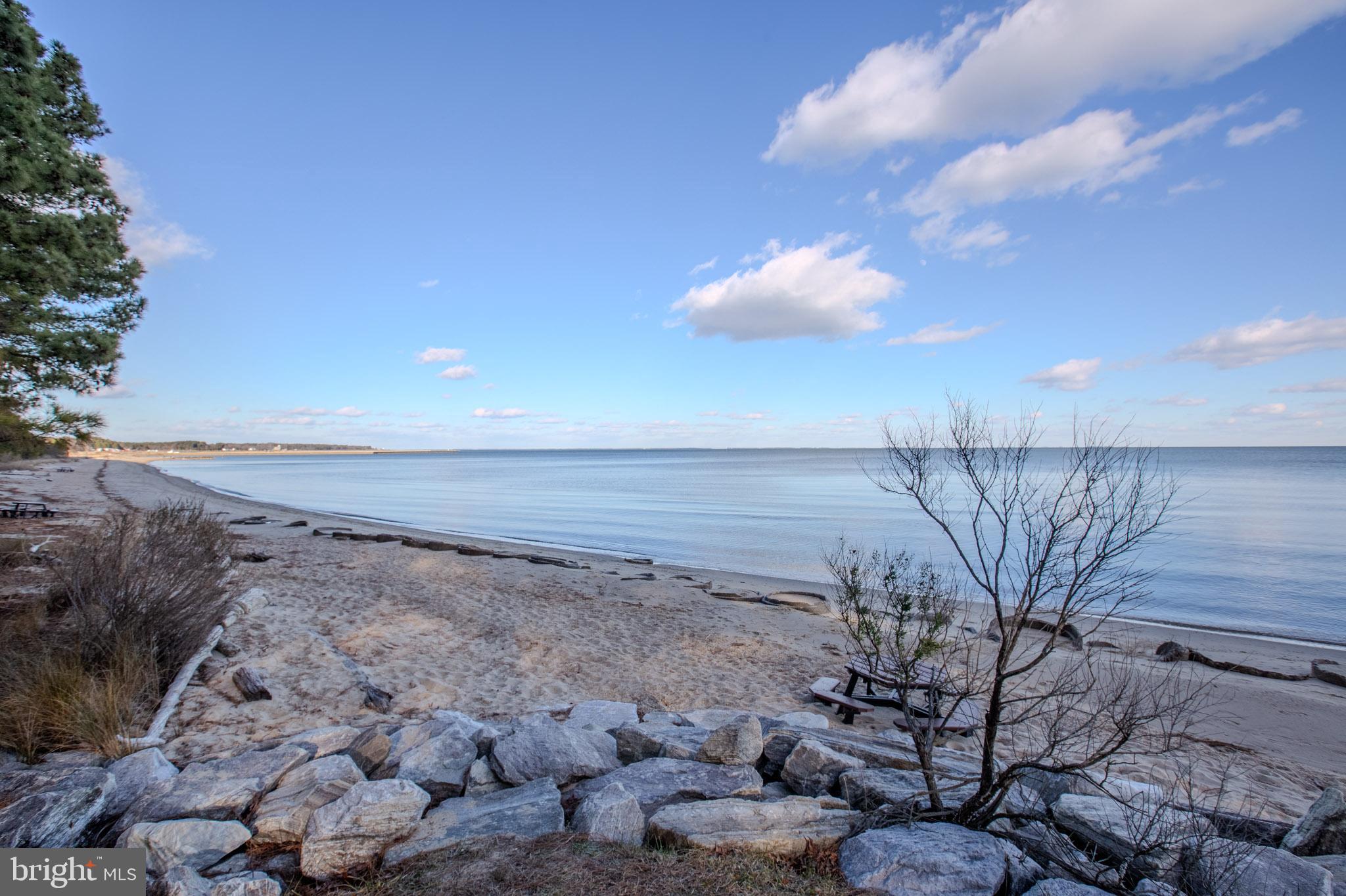 VILLAS ON WATERS EDGE - Residential