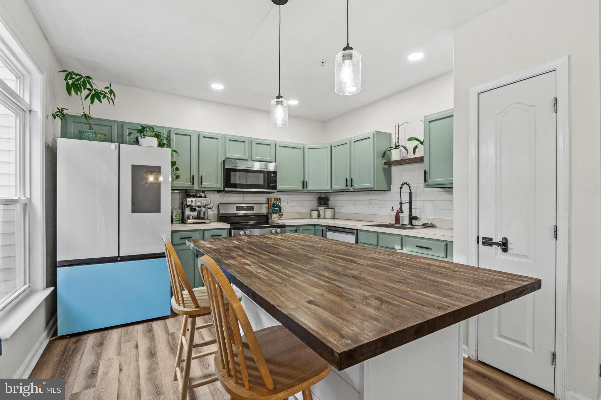 VILLAS ON WATERS EDGE - Residential