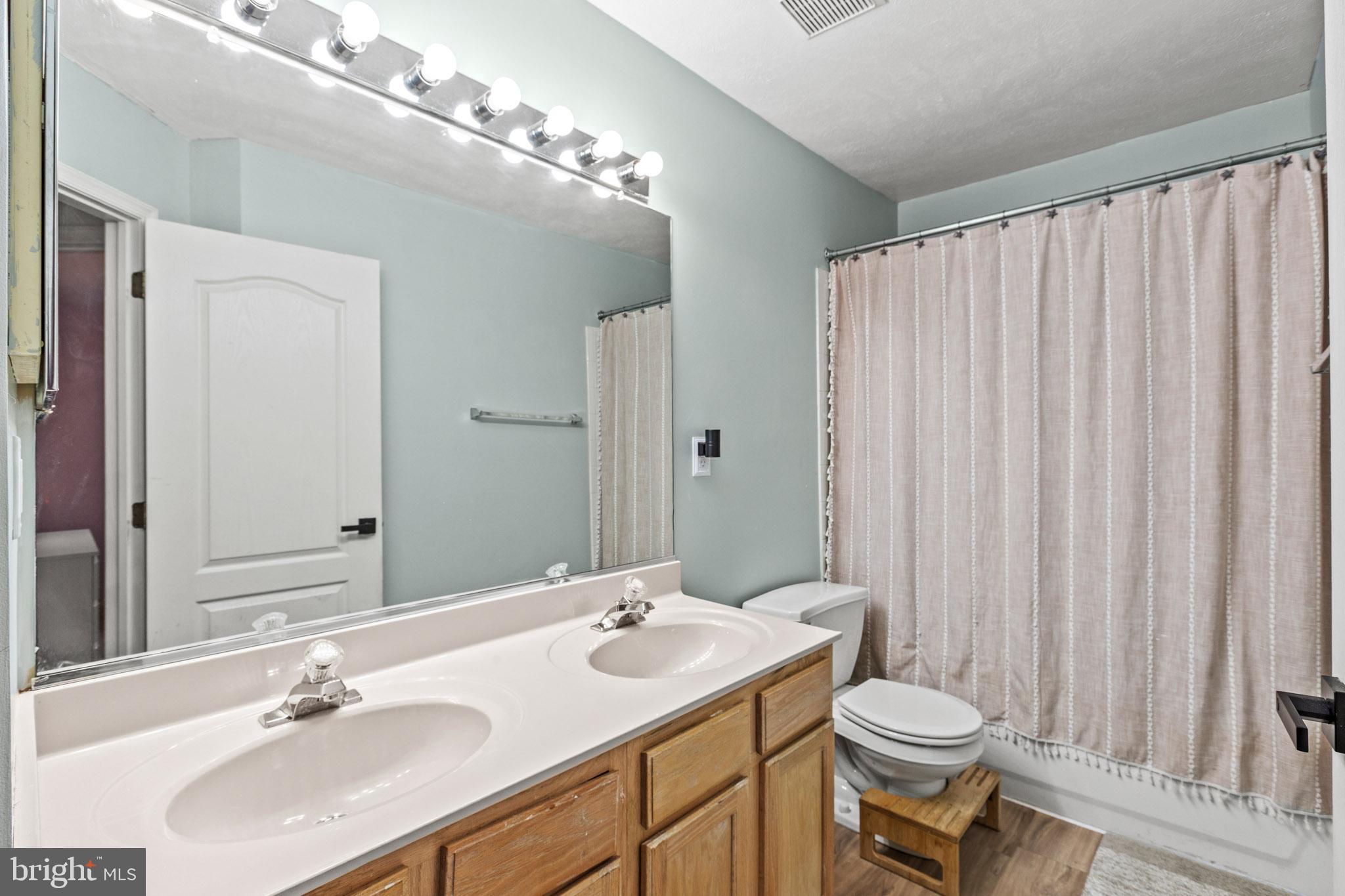 VILLAS ON WATERS EDGE - Residential