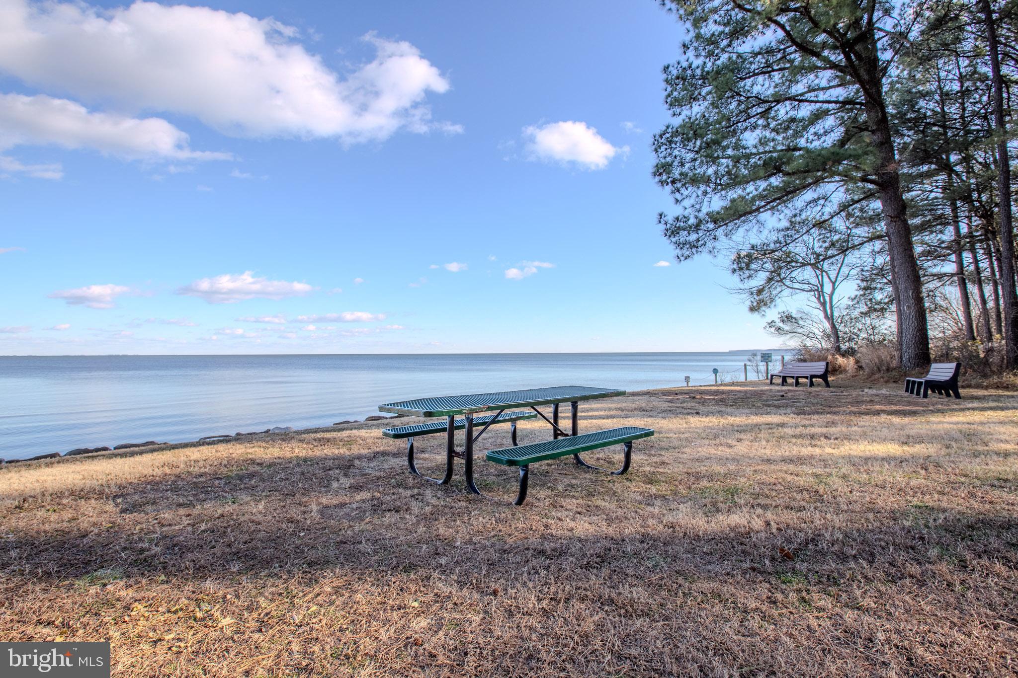 VILLAS ON WATERS EDGE - Residential
