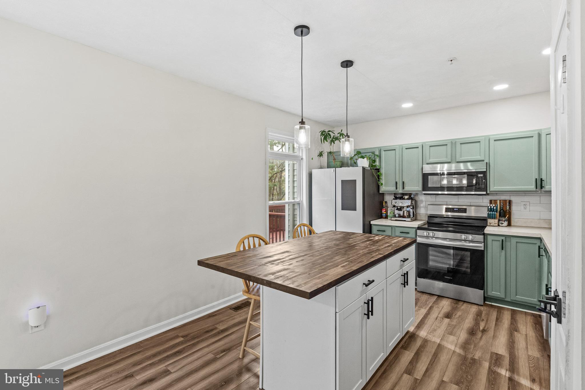 VILLAS ON WATERS EDGE - Residential