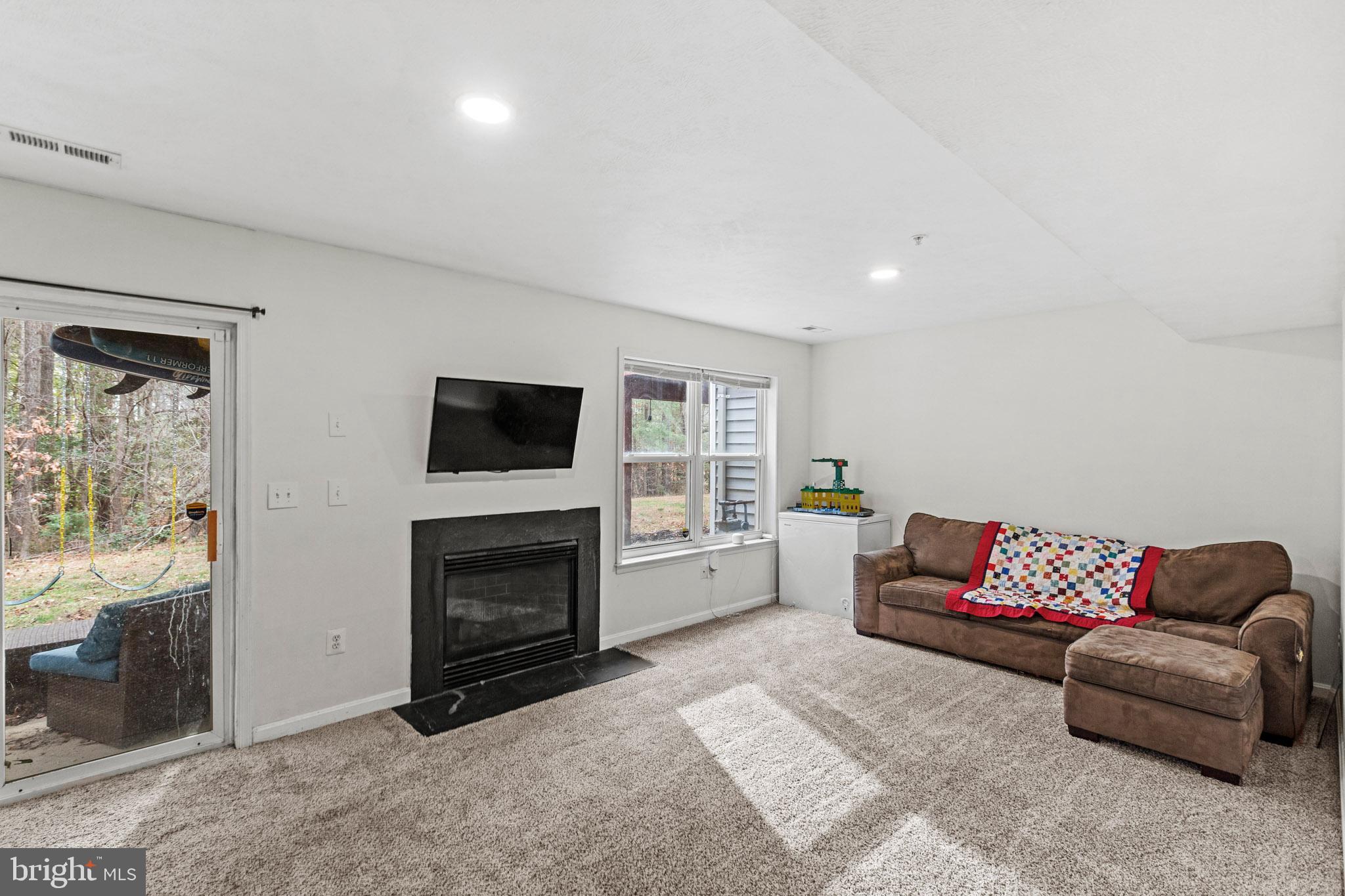 VILLAS ON WATERS EDGE - Residential