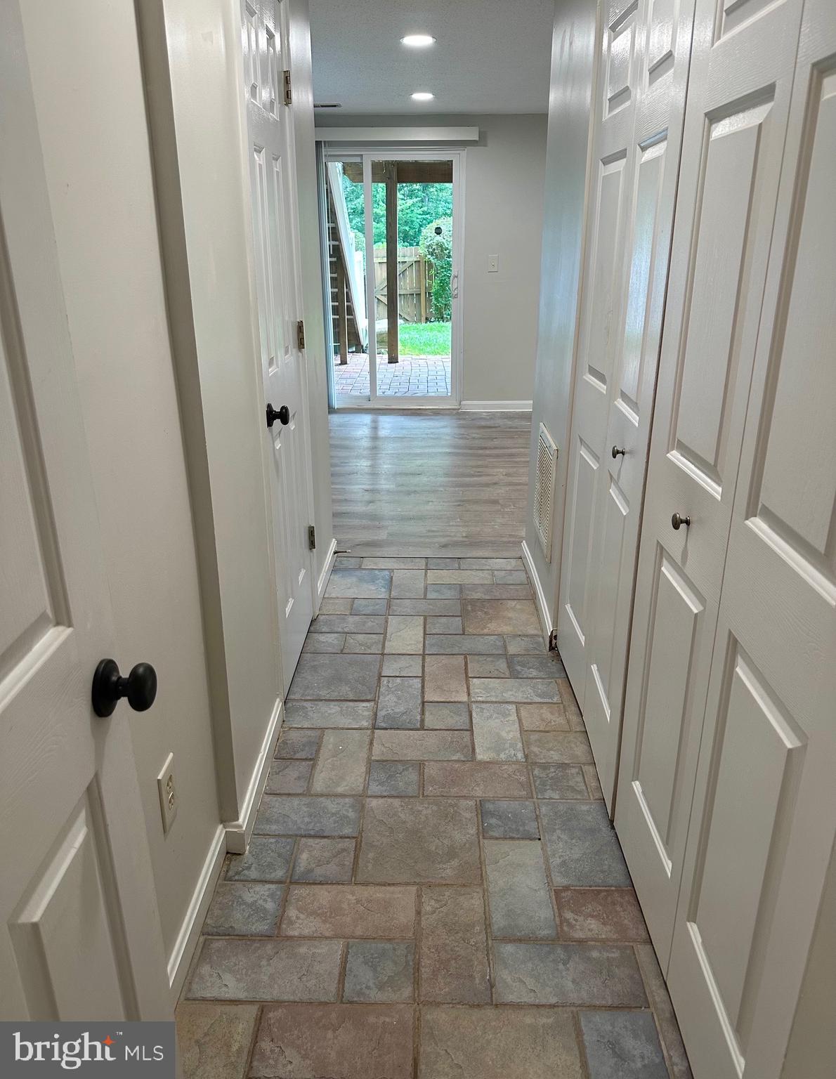STONE RIVER - Residential Lease