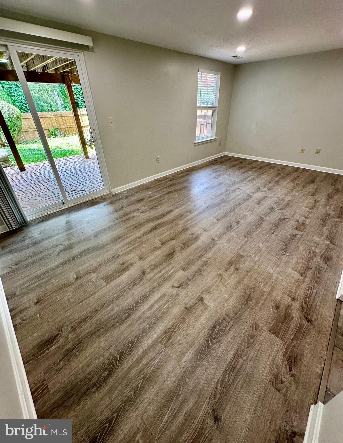 STONE RIVER - Residential Lease
