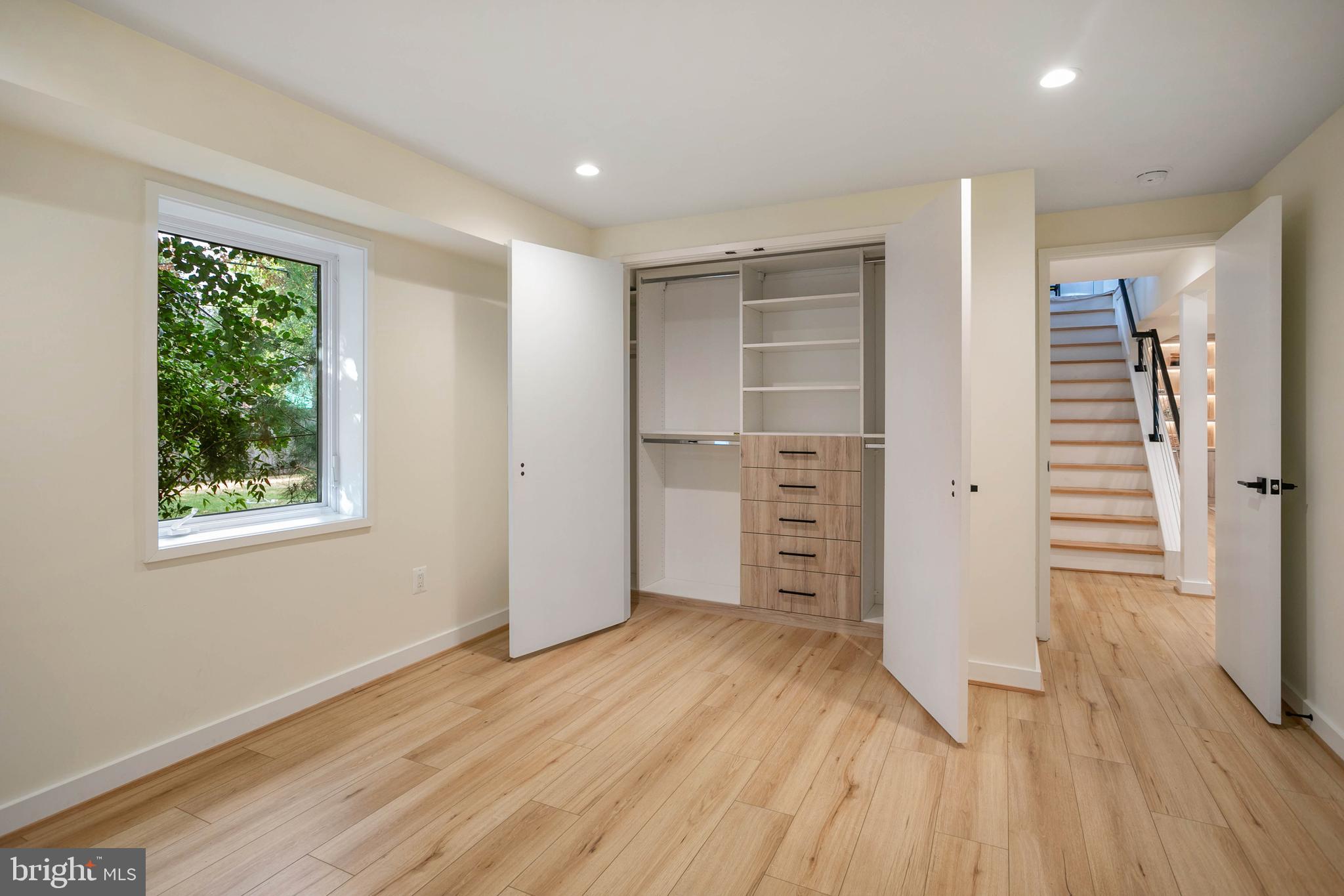 ARLINGTON HEIGHTS - Residential