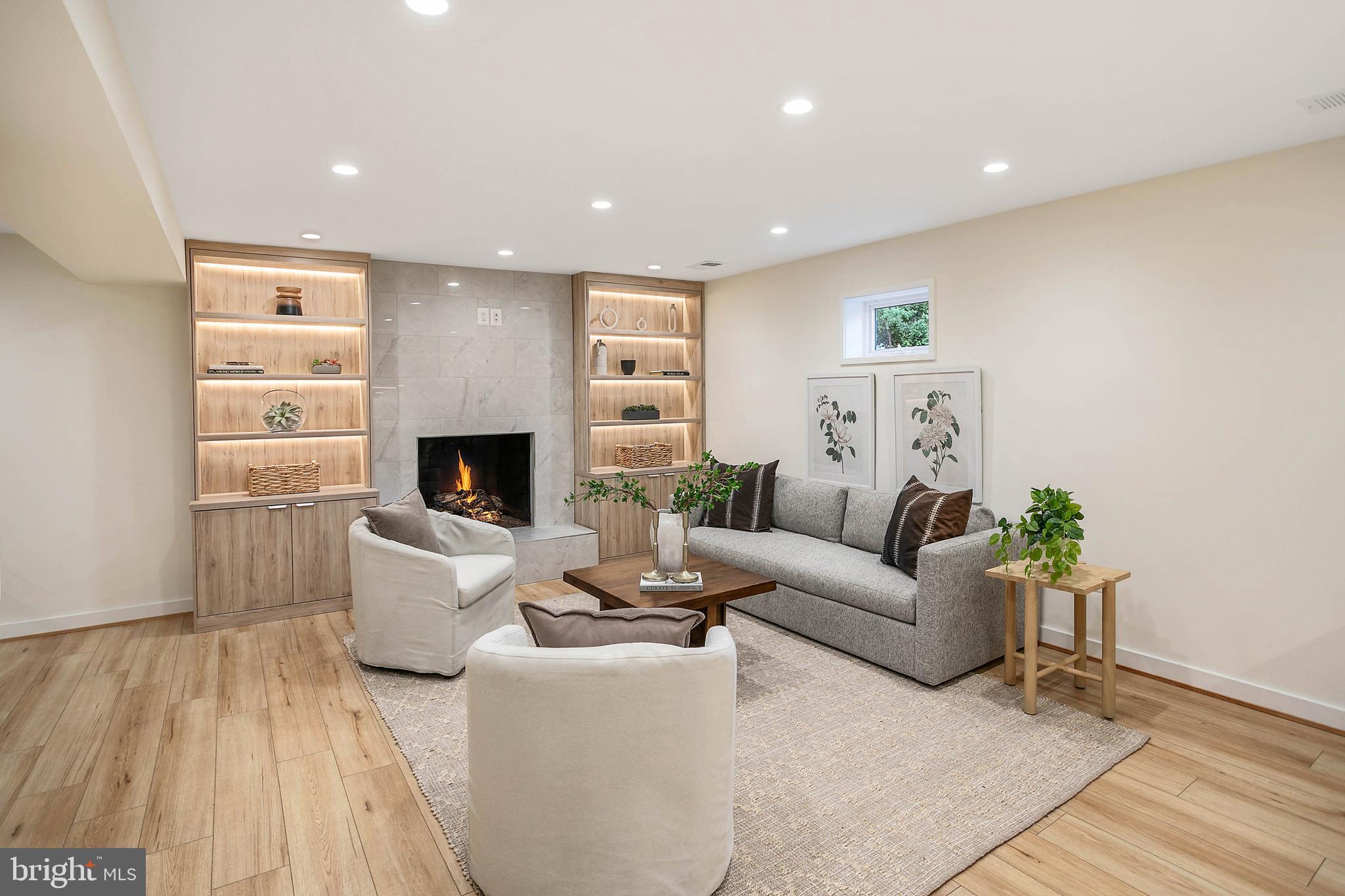 ARLINGTON HEIGHTS - Residential