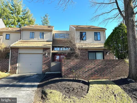 2 Stirling Court, Chesterbrook, PA MLS: PACT2093650