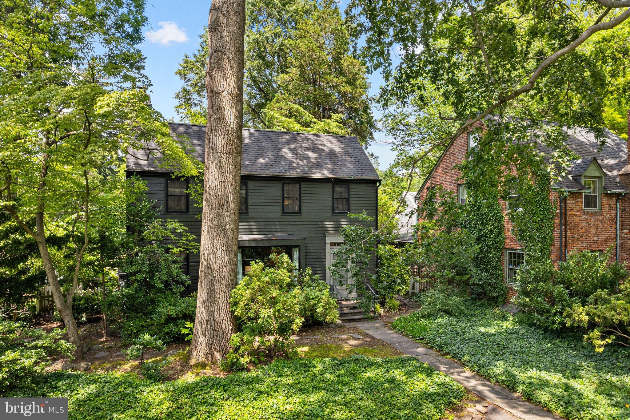 427 HOPKINS LANE