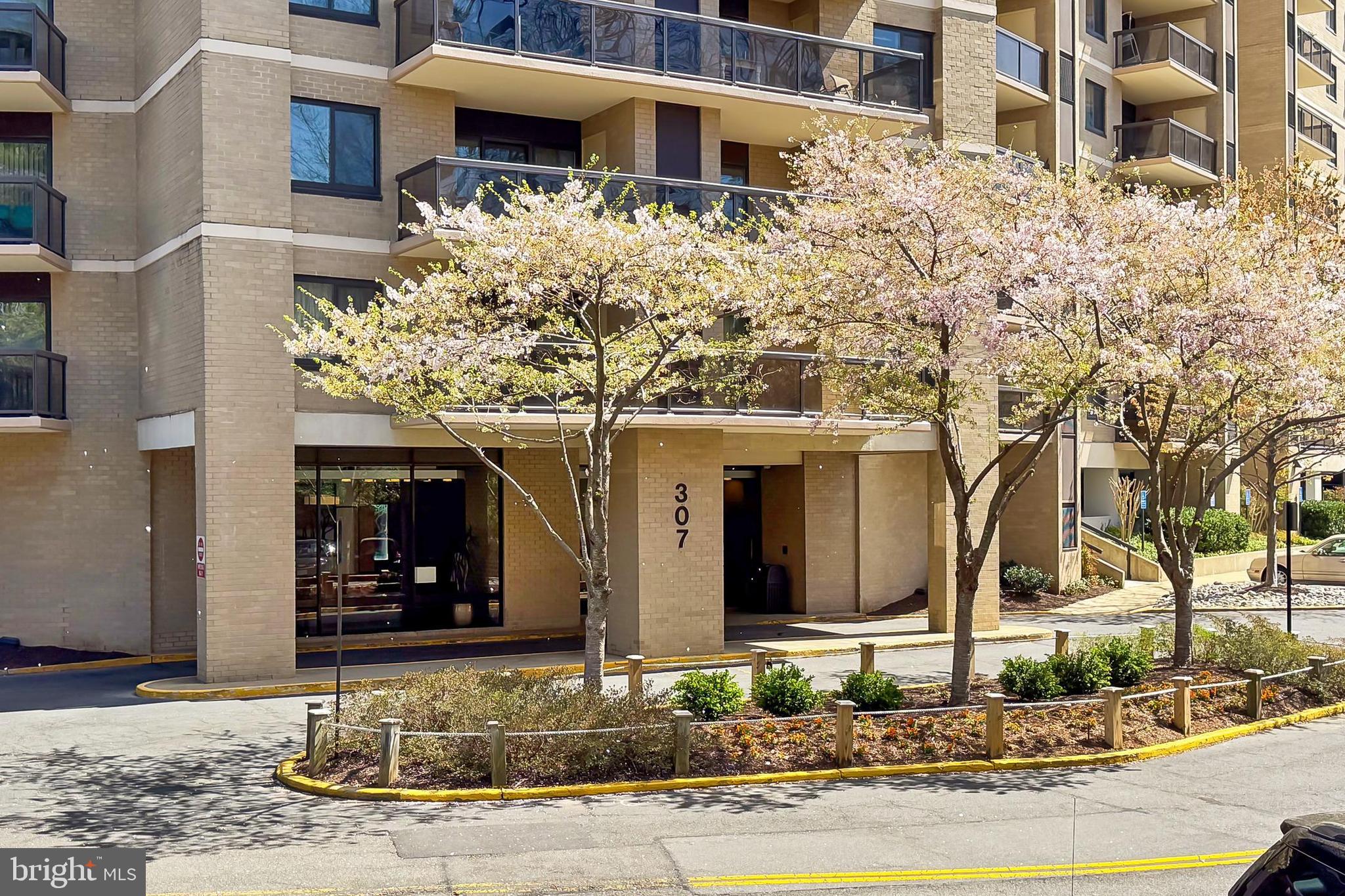 WATERGATE AT LANDMARK - Residential