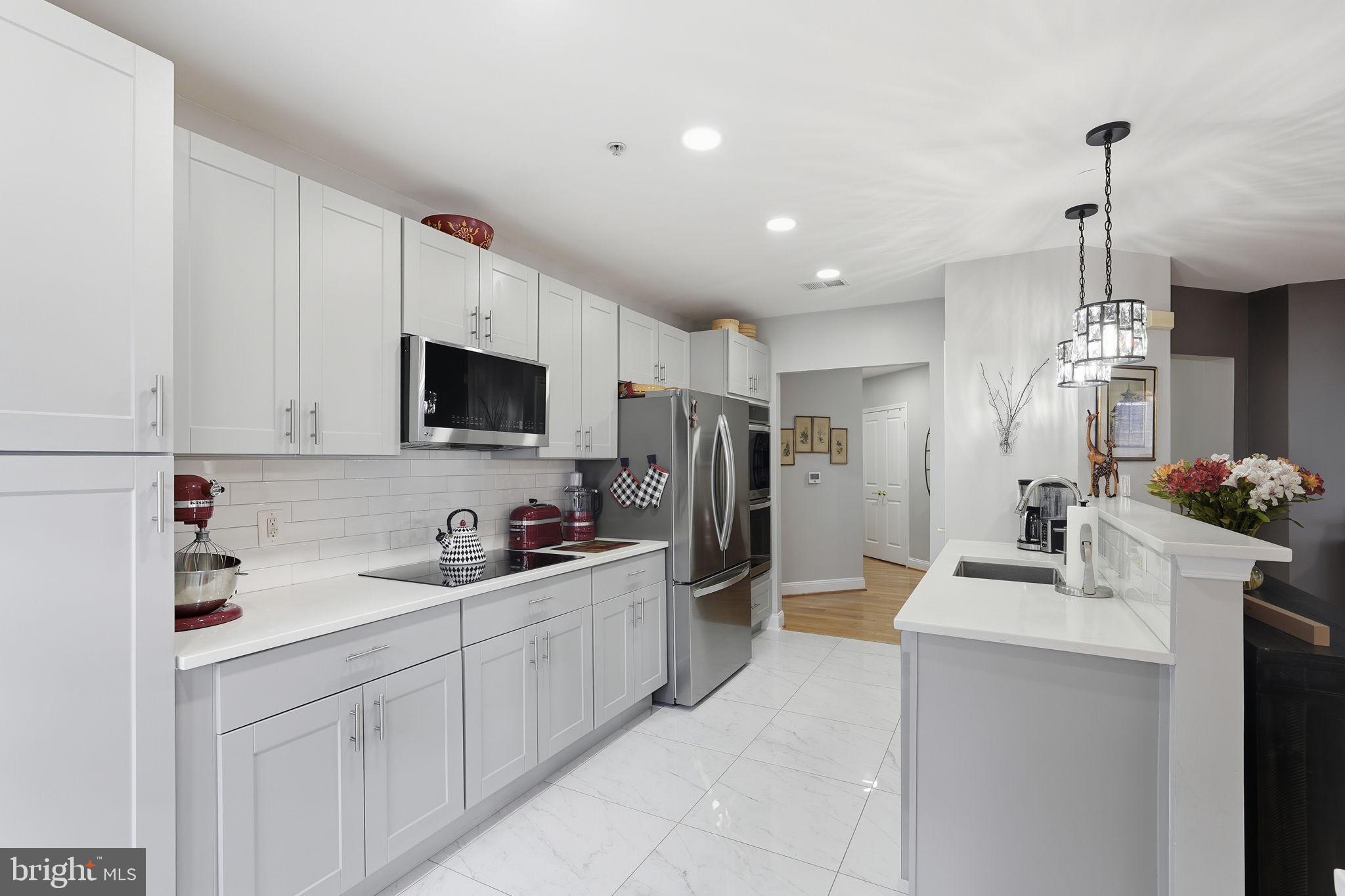 SUFFIELD MEADOWS - Residential