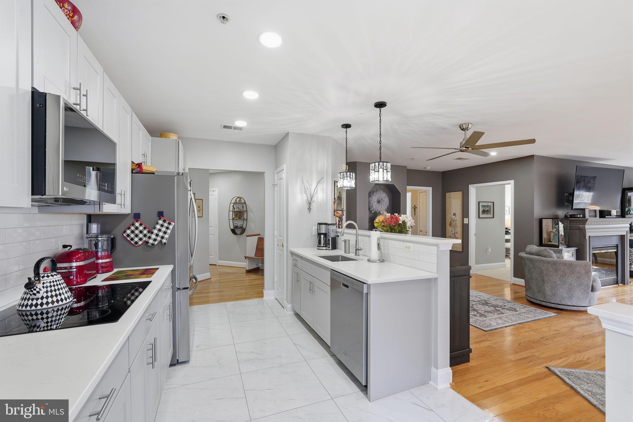 SUFFIELD MEADOWS - Residential