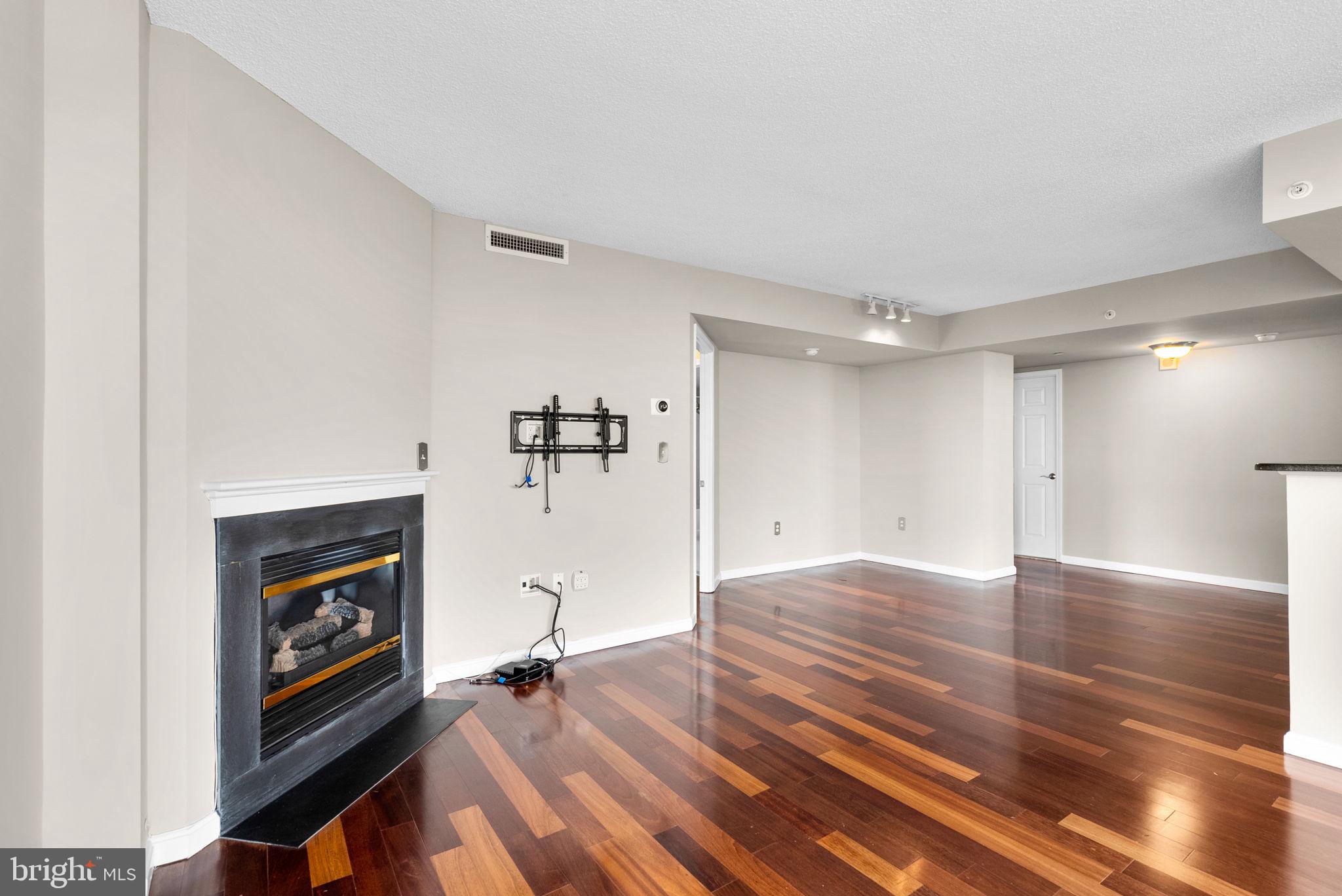 GALLERY AT WHITE FLINT - Residential Lease