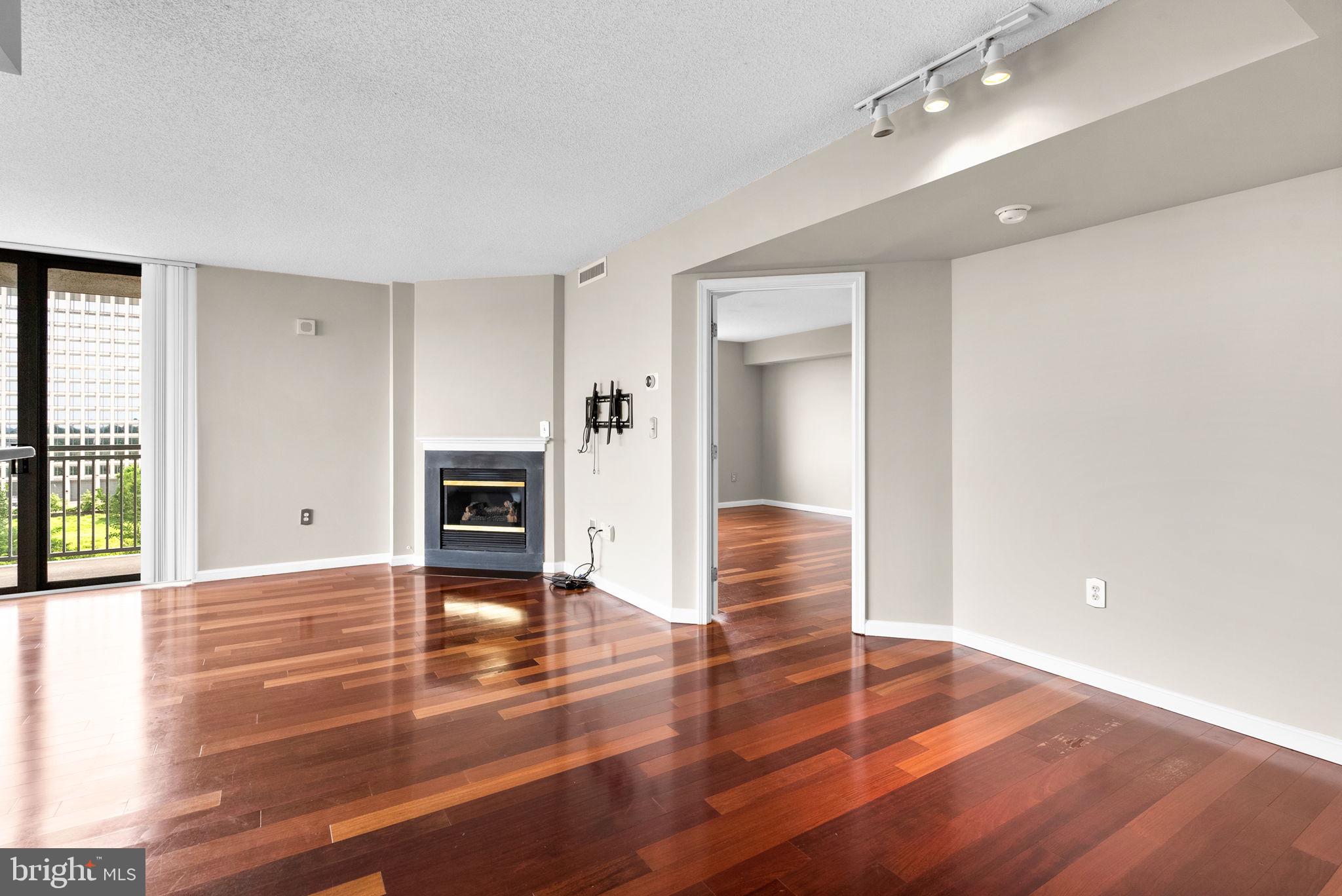 GALLERY AT WHITE FLINT - Residential Lease