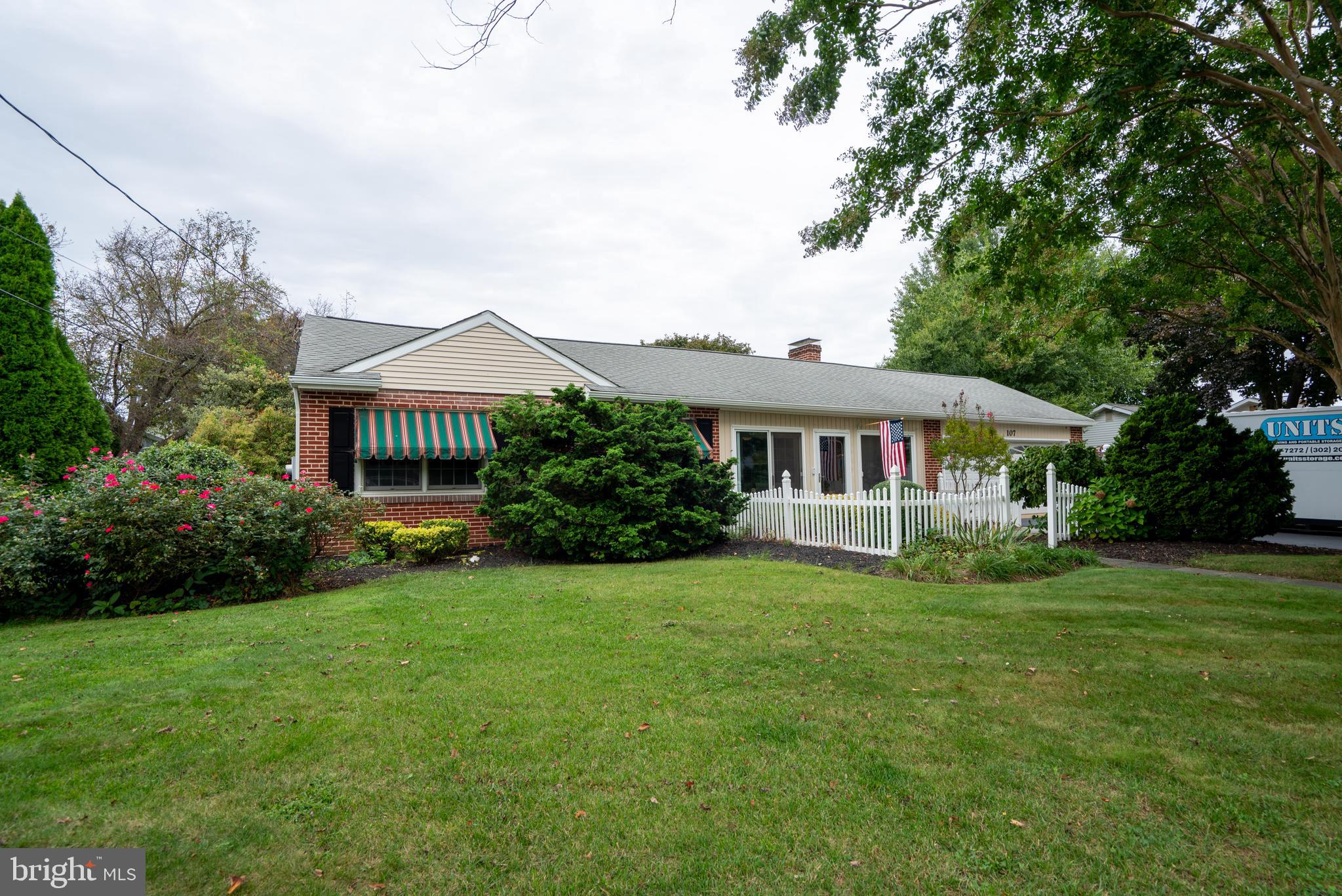 107 E HOFFECKER STREET