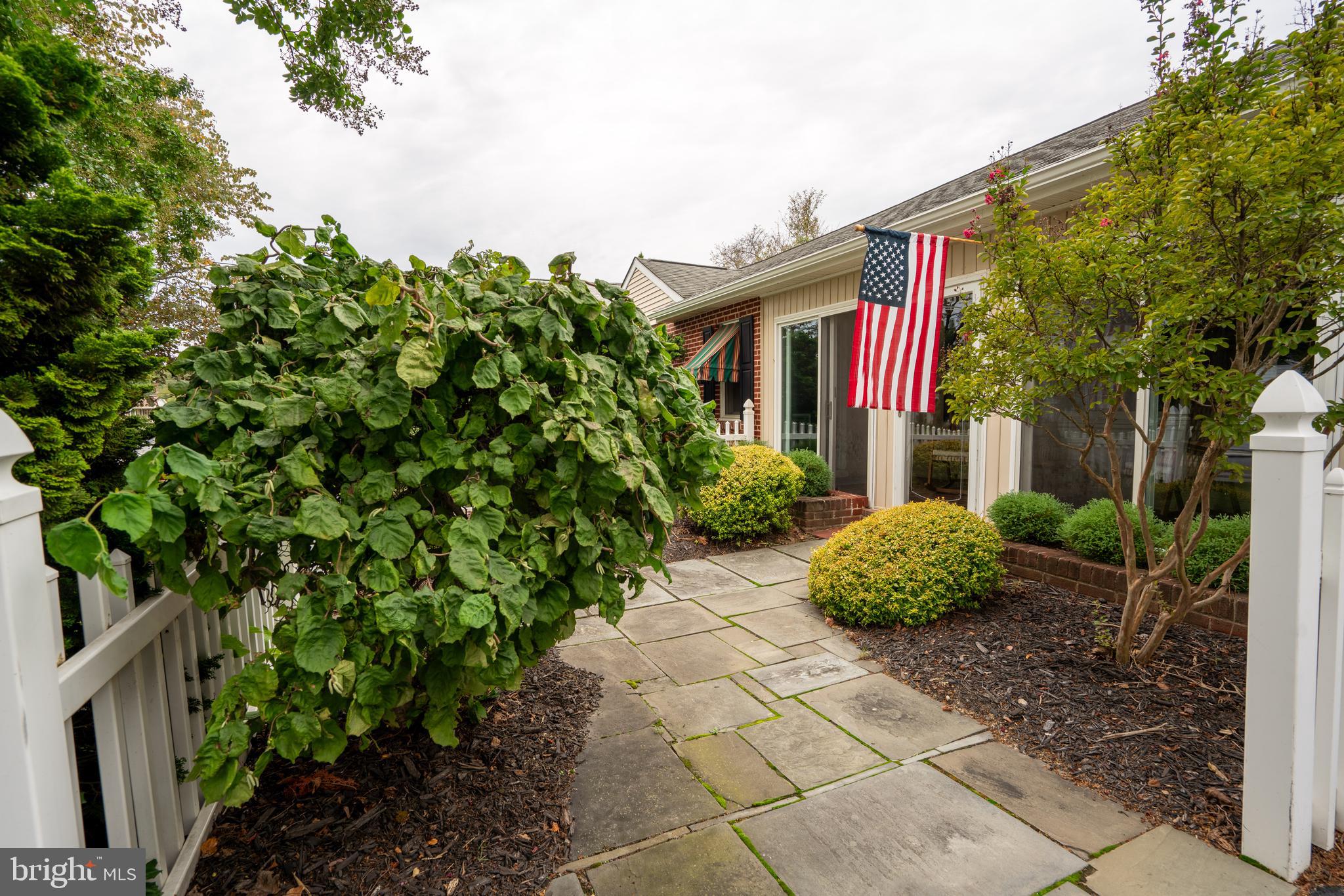 107 E HOFFECKER STREET