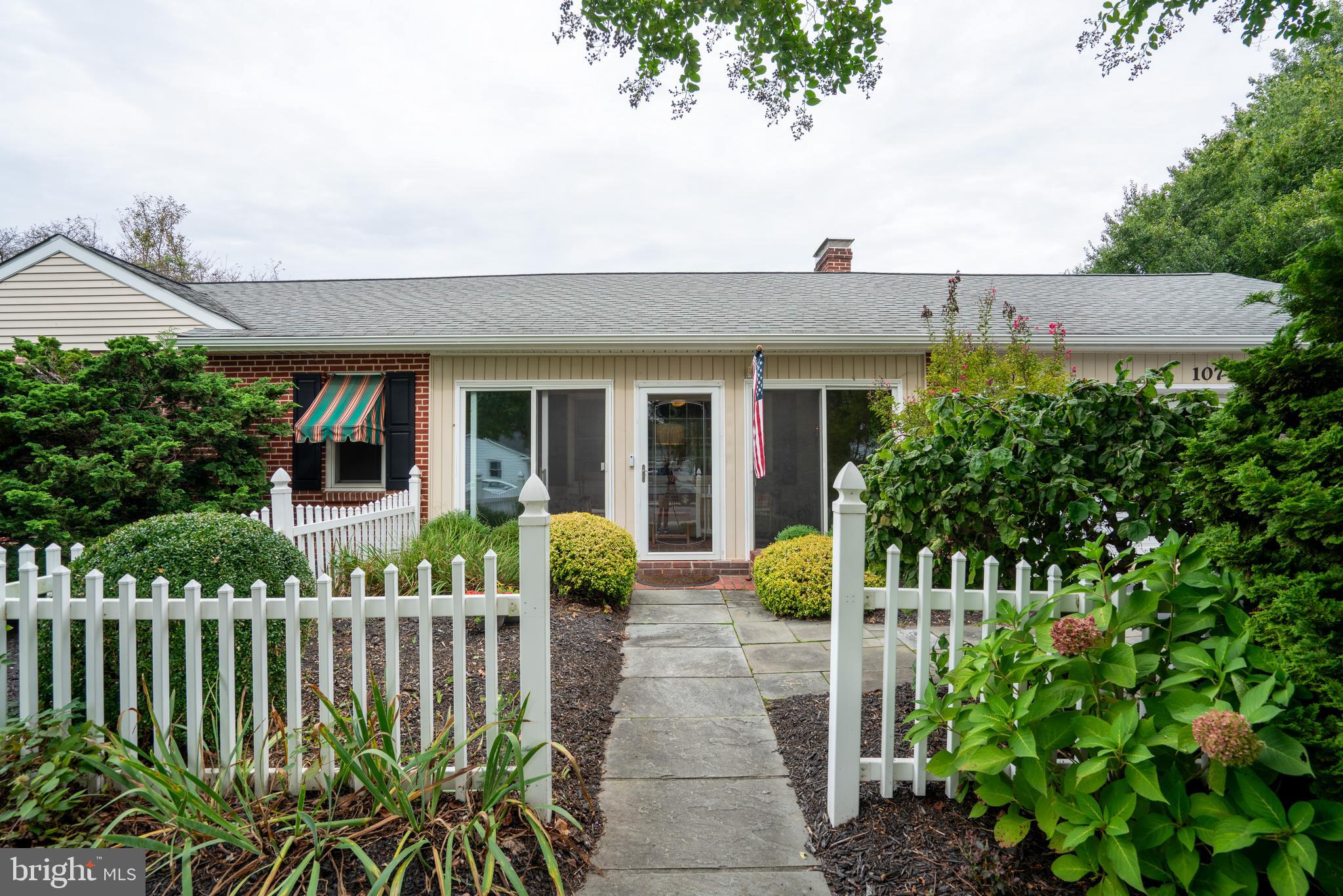 107 E HOFFECKER STREET