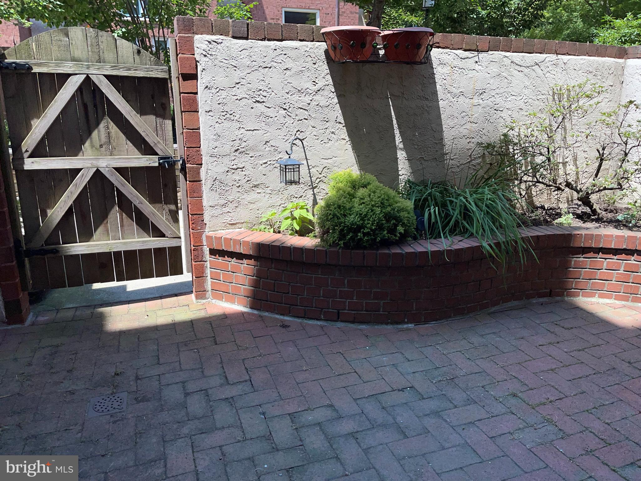 QUEEN VILLAGE - Residential Lease