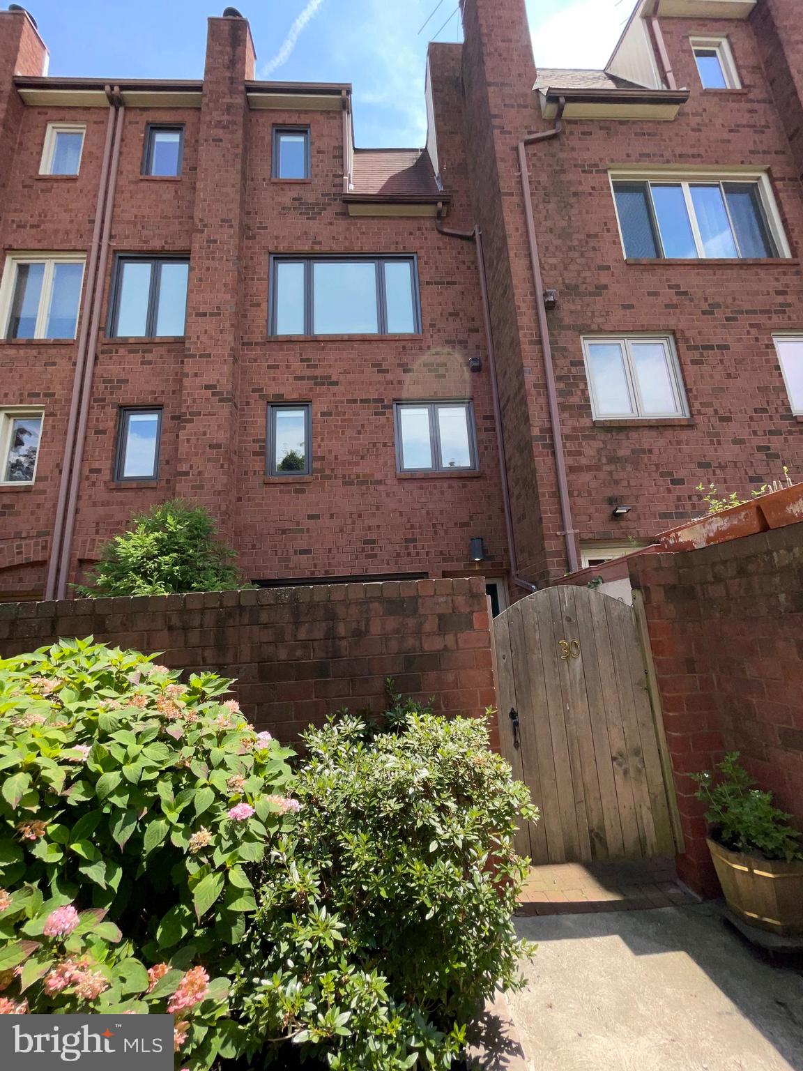 QUEEN VILLAGE - Residential Lease