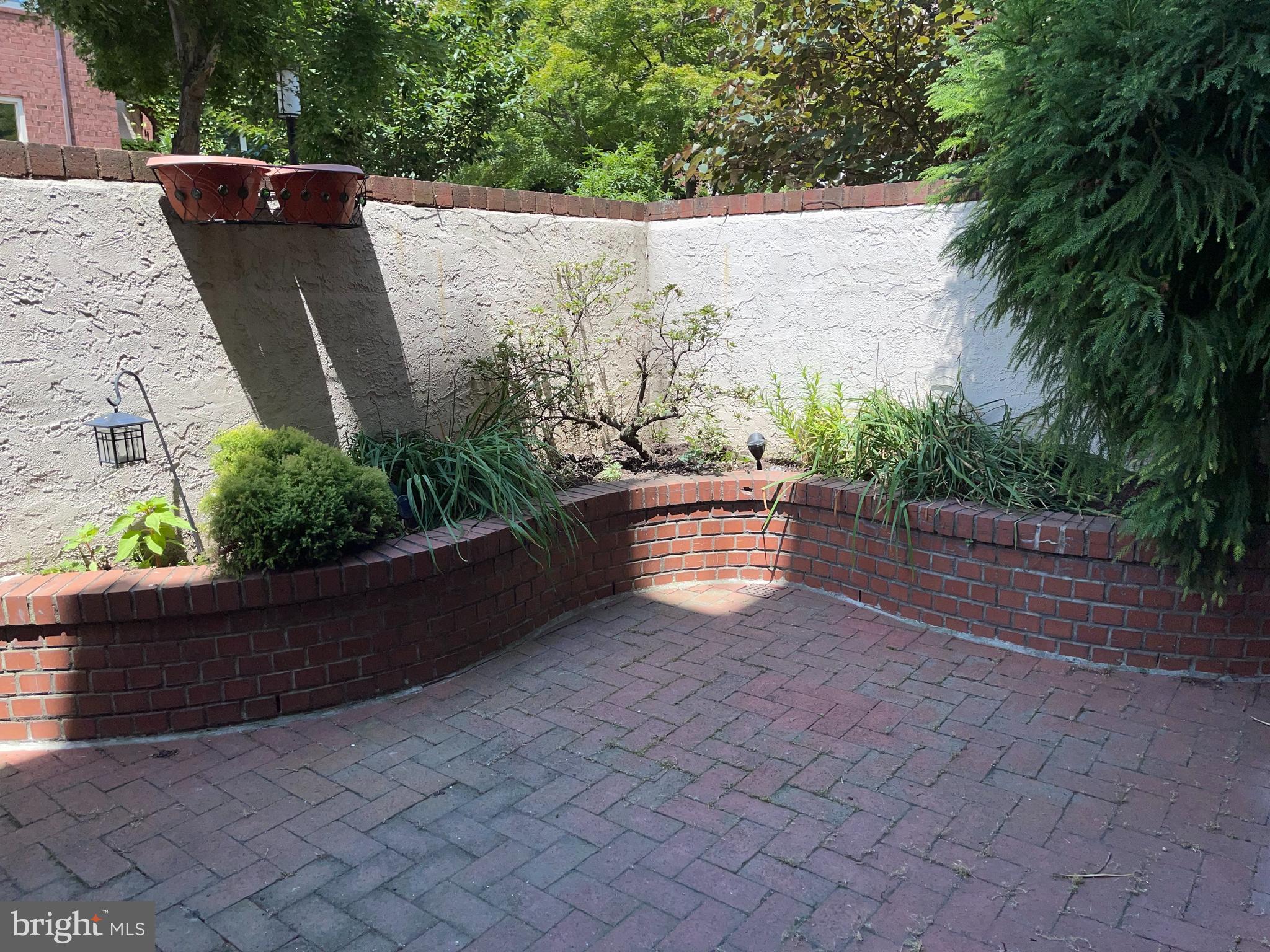 QUEEN VILLAGE - Residential Lease