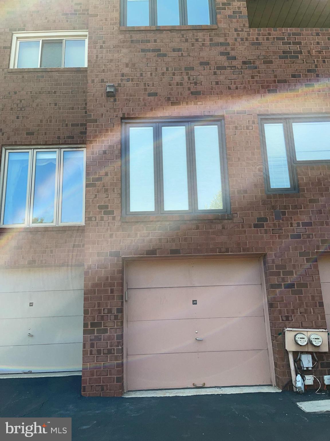 QUEEN VILLAGE - Residential Lease