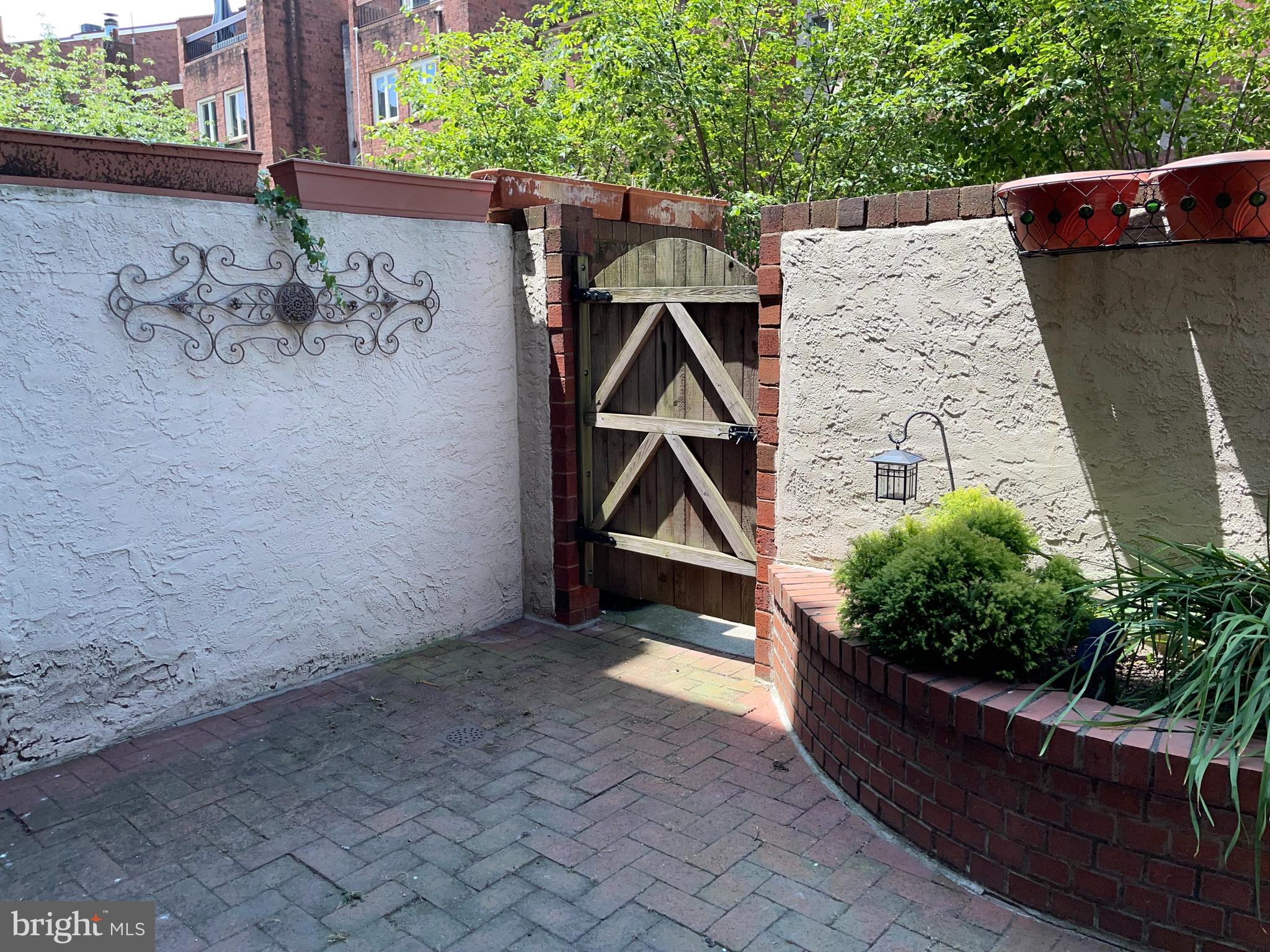 QUEEN VILLAGE - Residential Lease