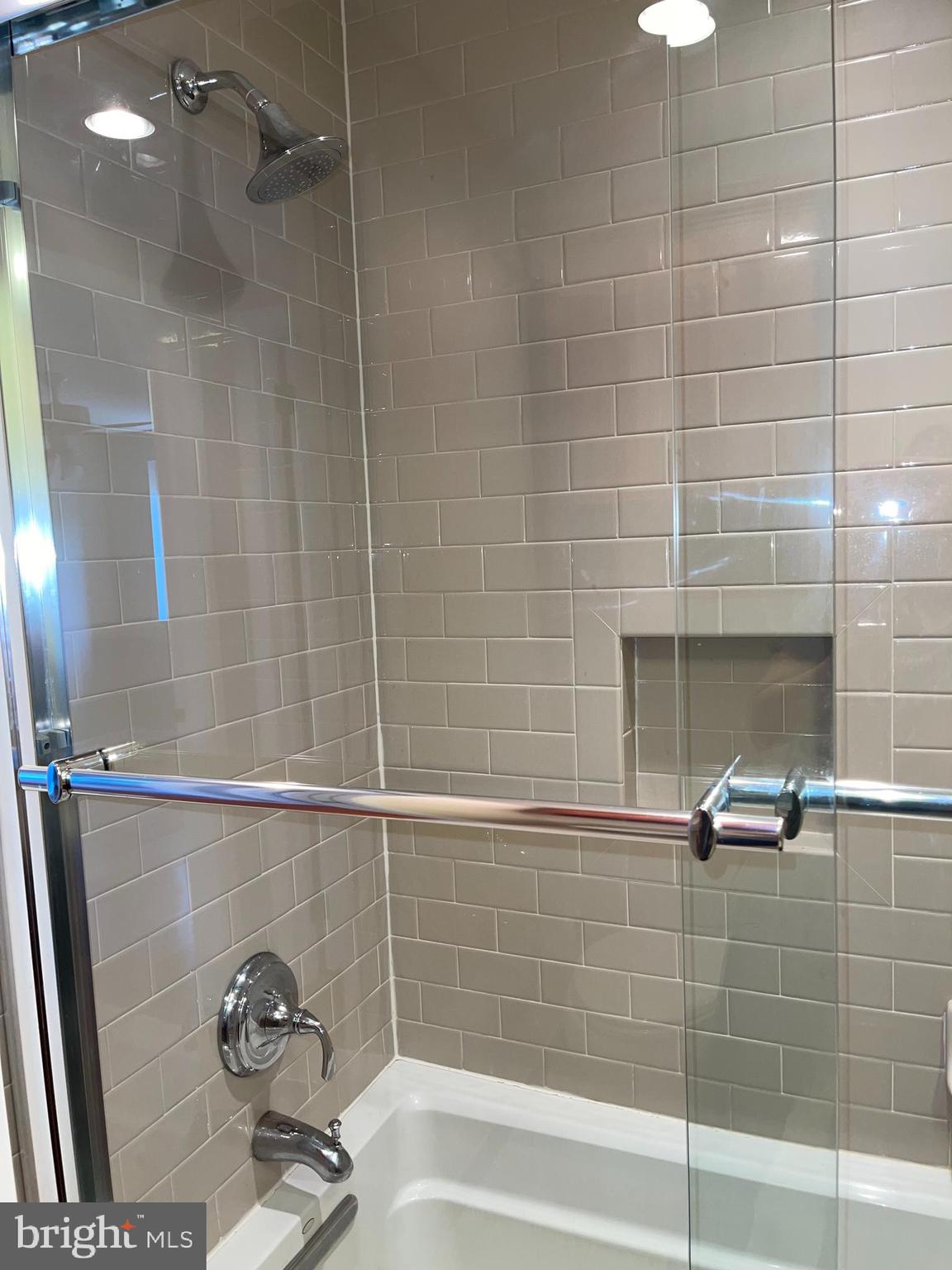 QUEEN VILLAGE - Residential Lease