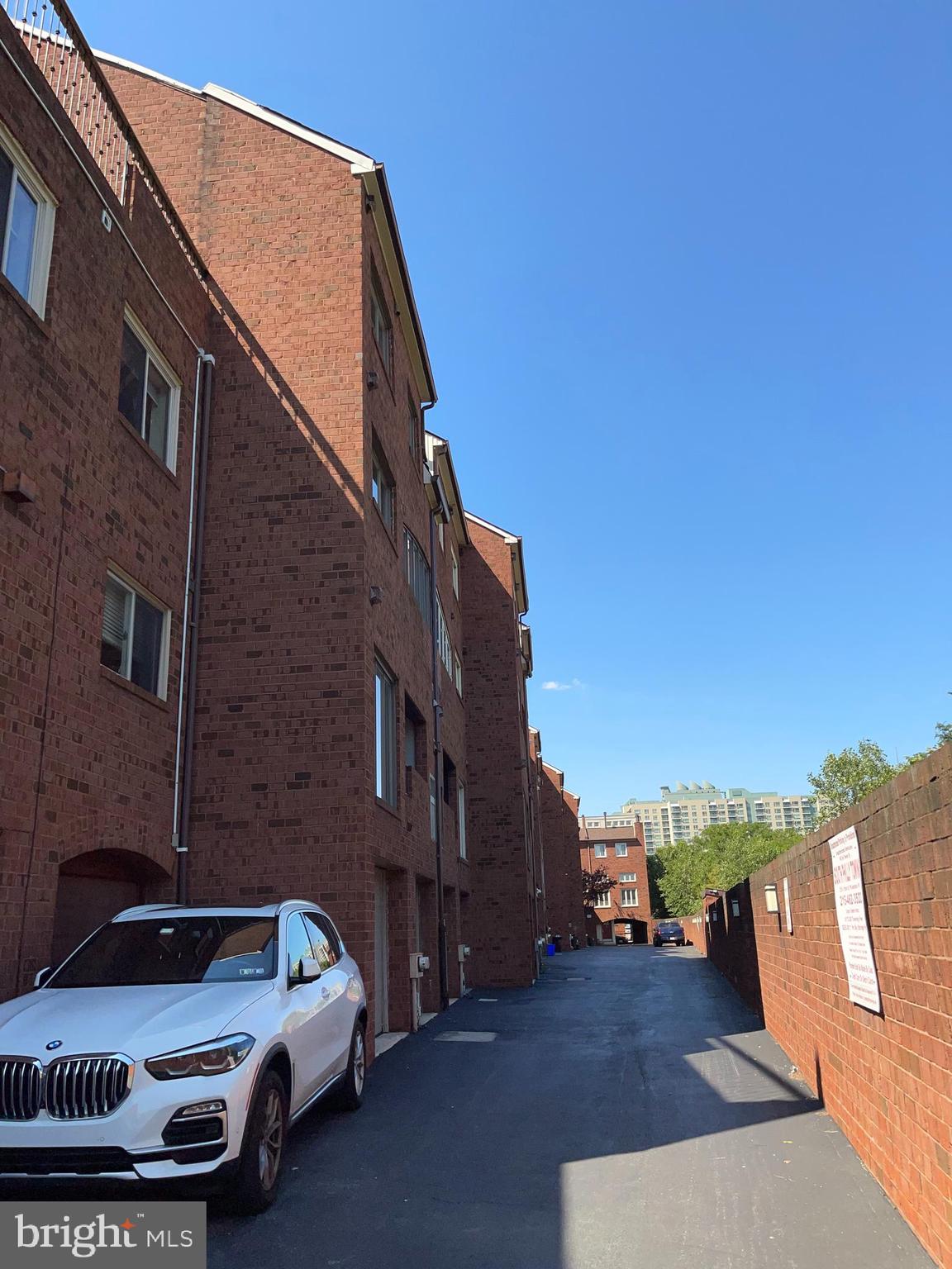 QUEEN VILLAGE - Residential Lease