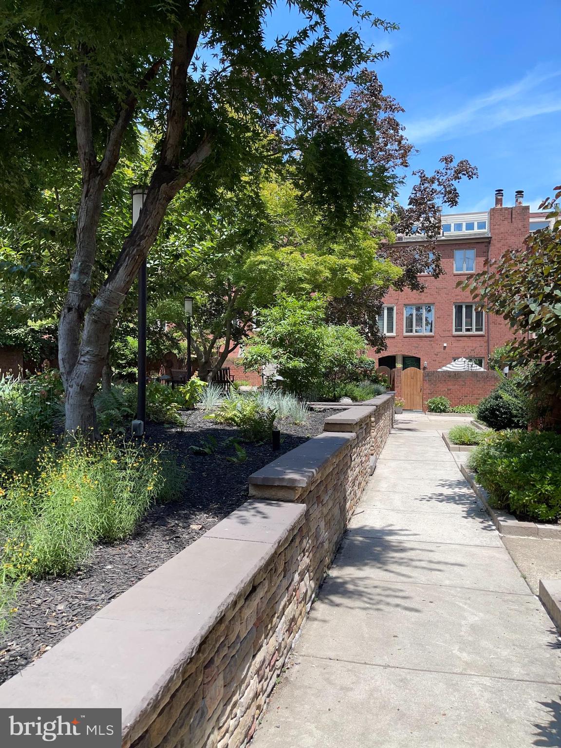 QUEEN VILLAGE - Residential Lease