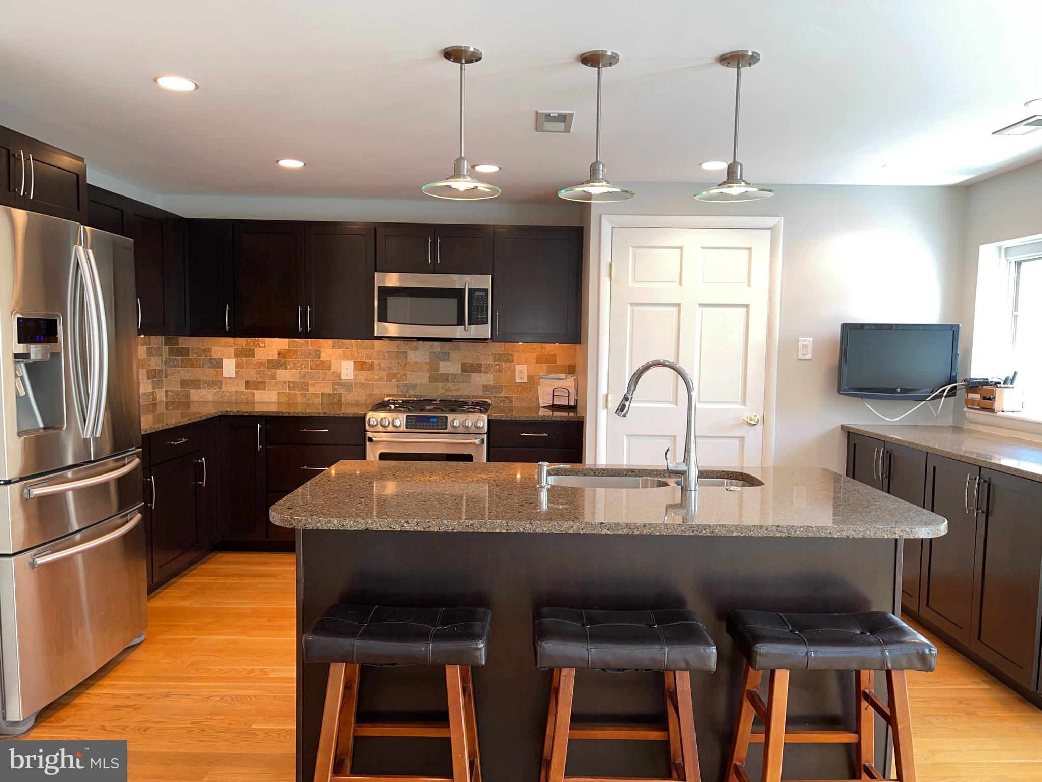 QUEEN VILLAGE - Residential Lease