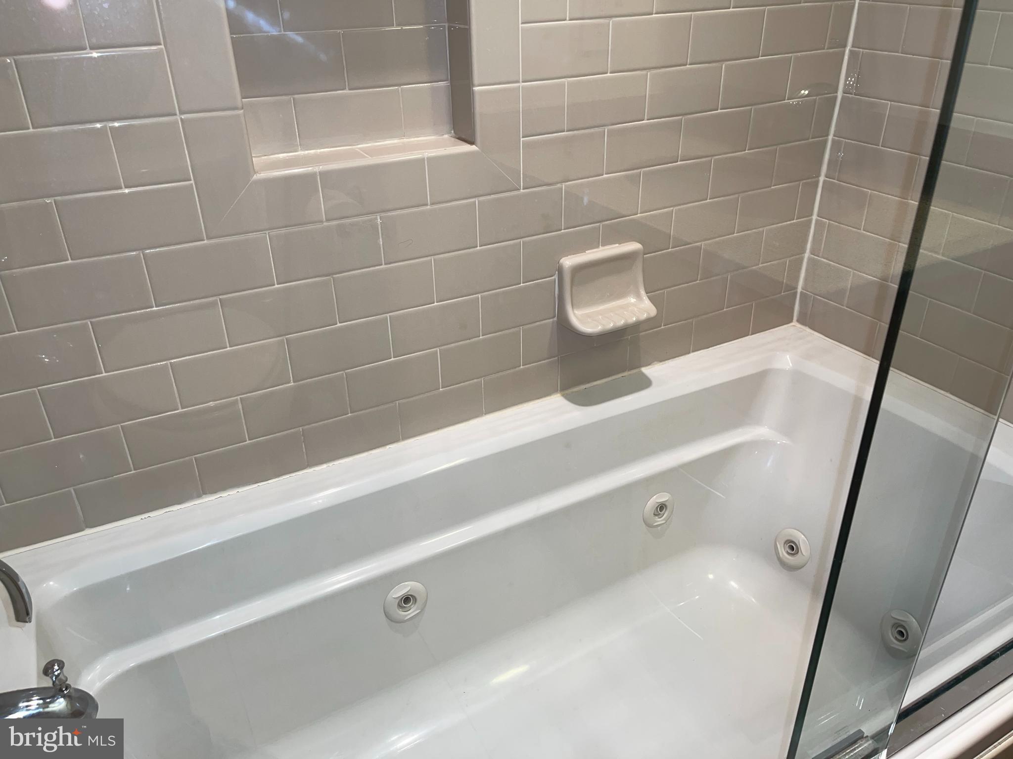 QUEEN VILLAGE - Residential Lease