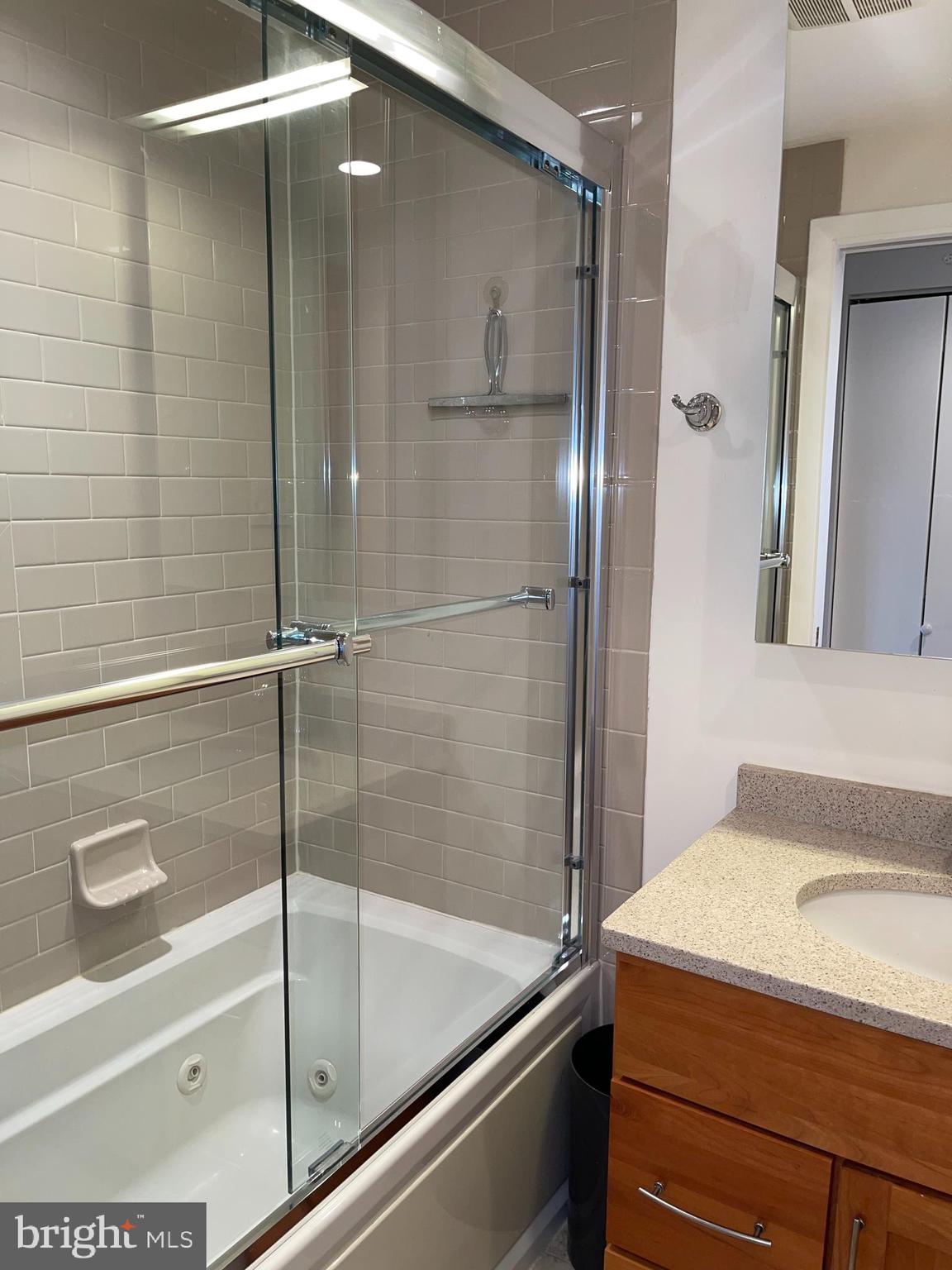 QUEEN VILLAGE - Residential Lease