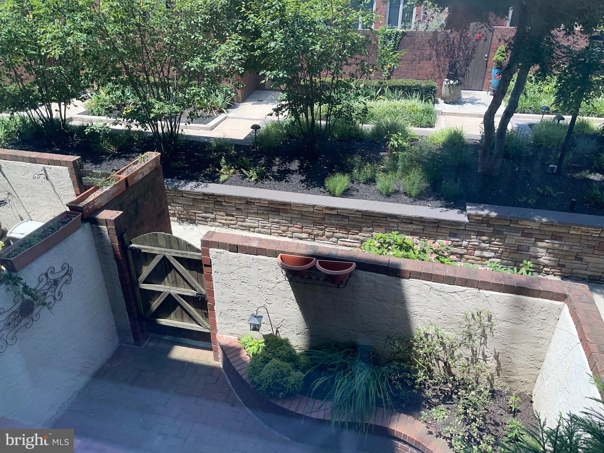 QUEEN VILLAGE - Residential Lease