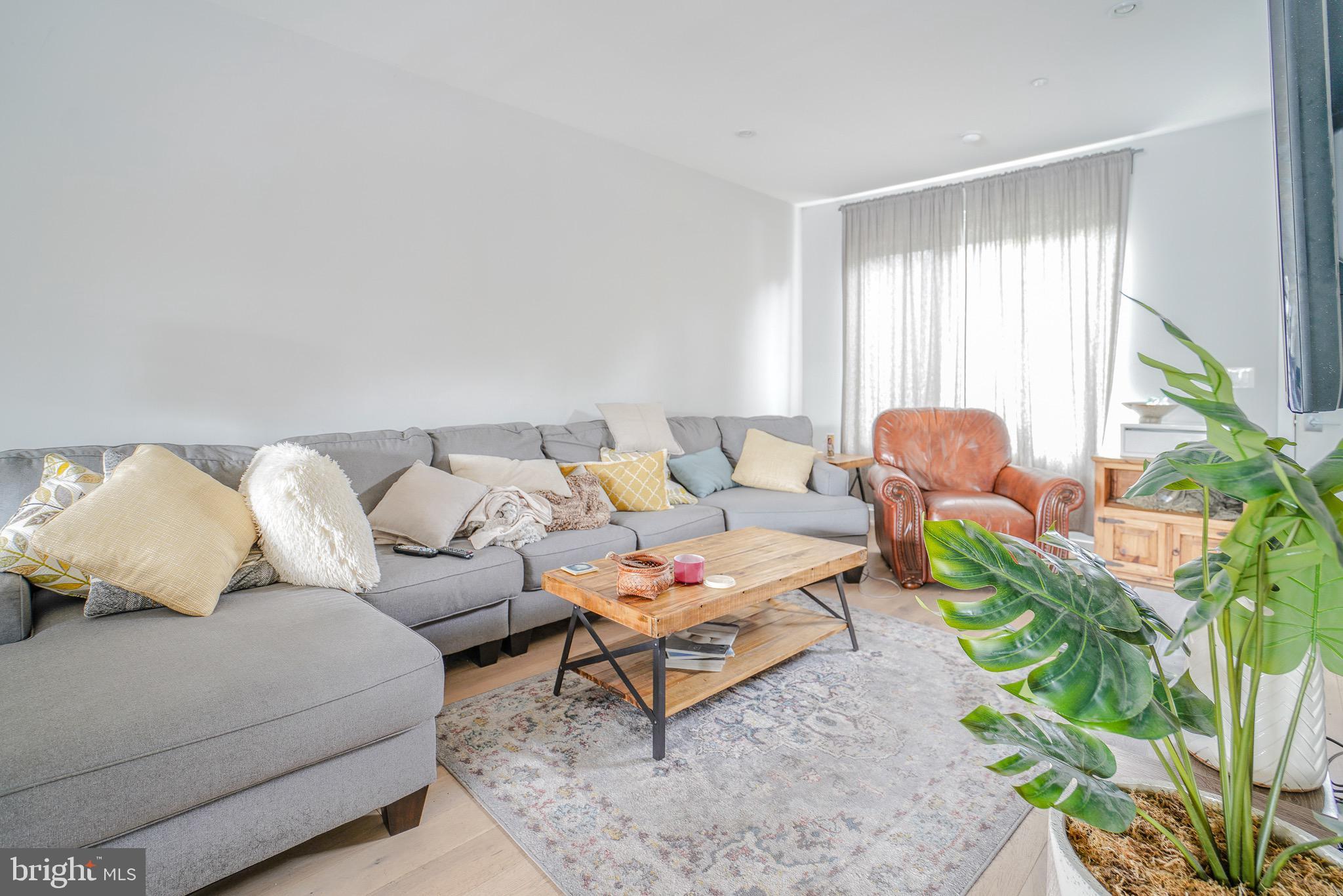 OLDE KENSINGTON - Residential Lease