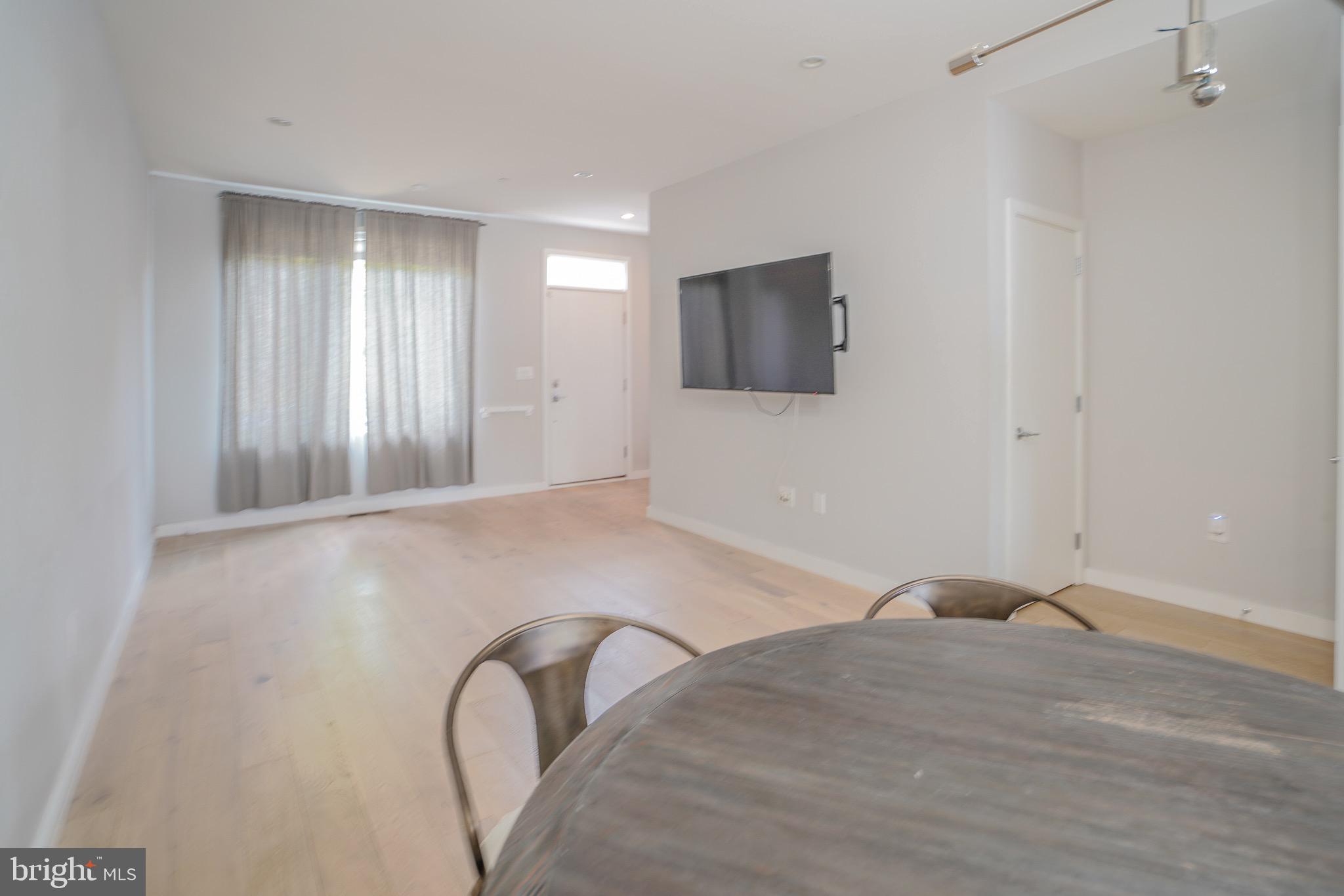 OLDE KENSINGTON - Residential Lease