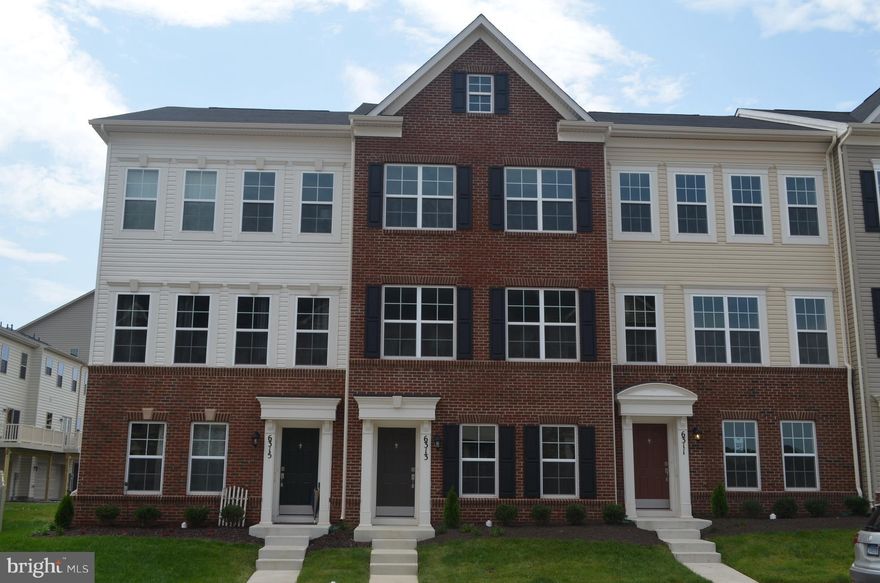 Stunning open kitchen in the heart of the home,3 bedrooms 2 full bath and 2 half bath. 2 car garage with a 10x18 deck. Enjoy the dark 42" kitchen Shaker style cabinets with gorgeous Sainta Cecelia granite, and designer tile in the owner's suite. Hardwood floor on main floor. close to I-70, I-270. Rt340. Credit score 700+, great employment and rental history.